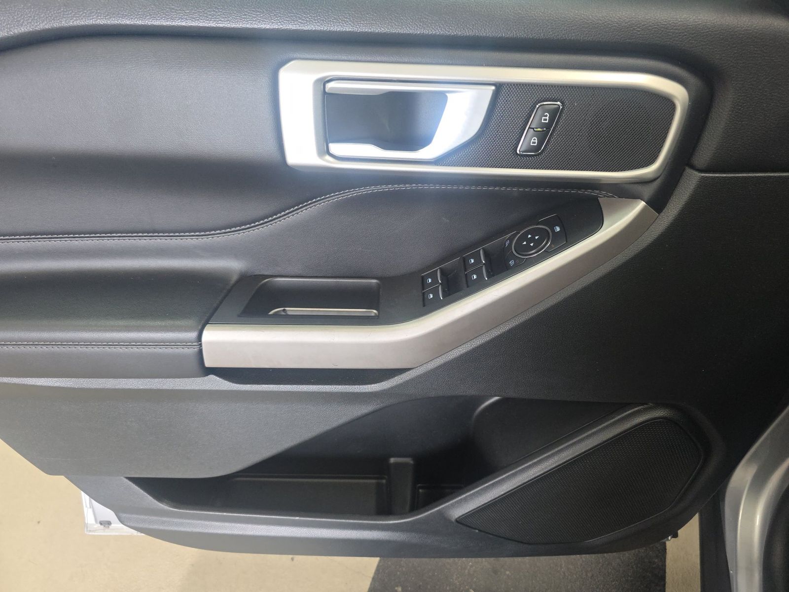 FORD EXPLORER - 10