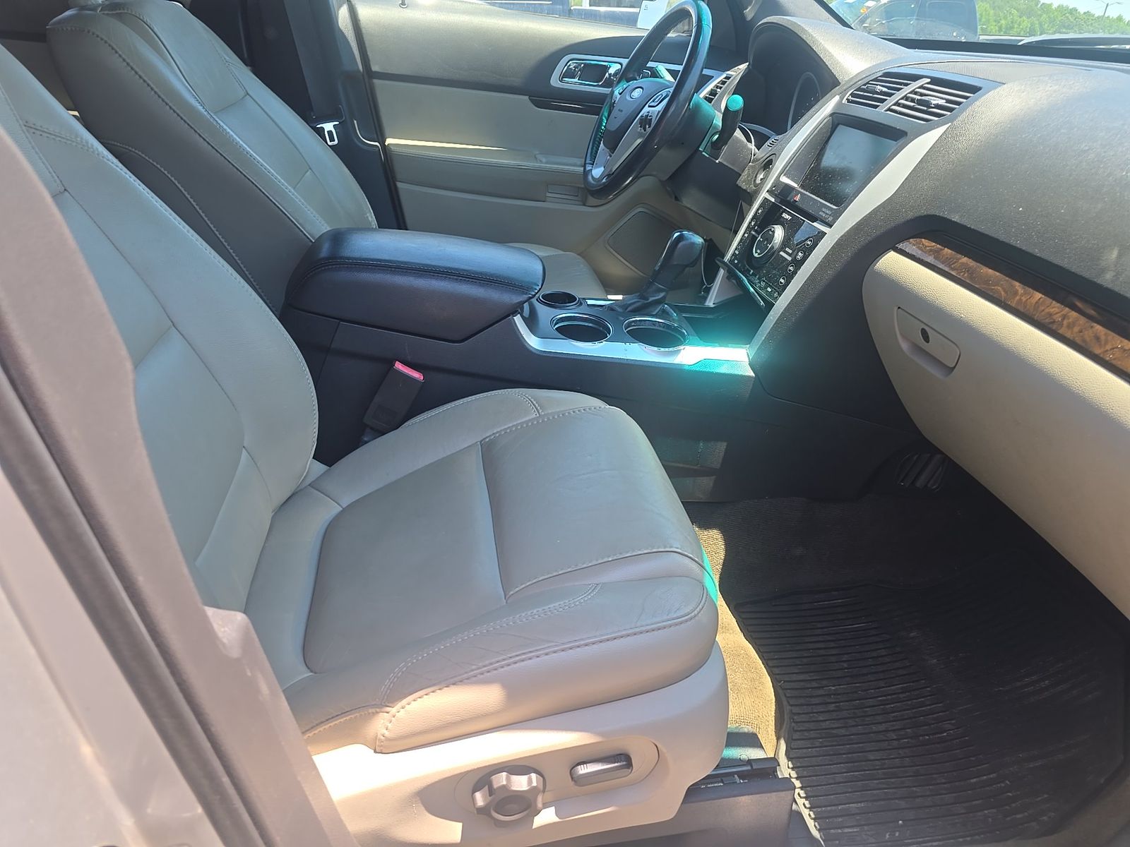 FORD EXPLORER - 9