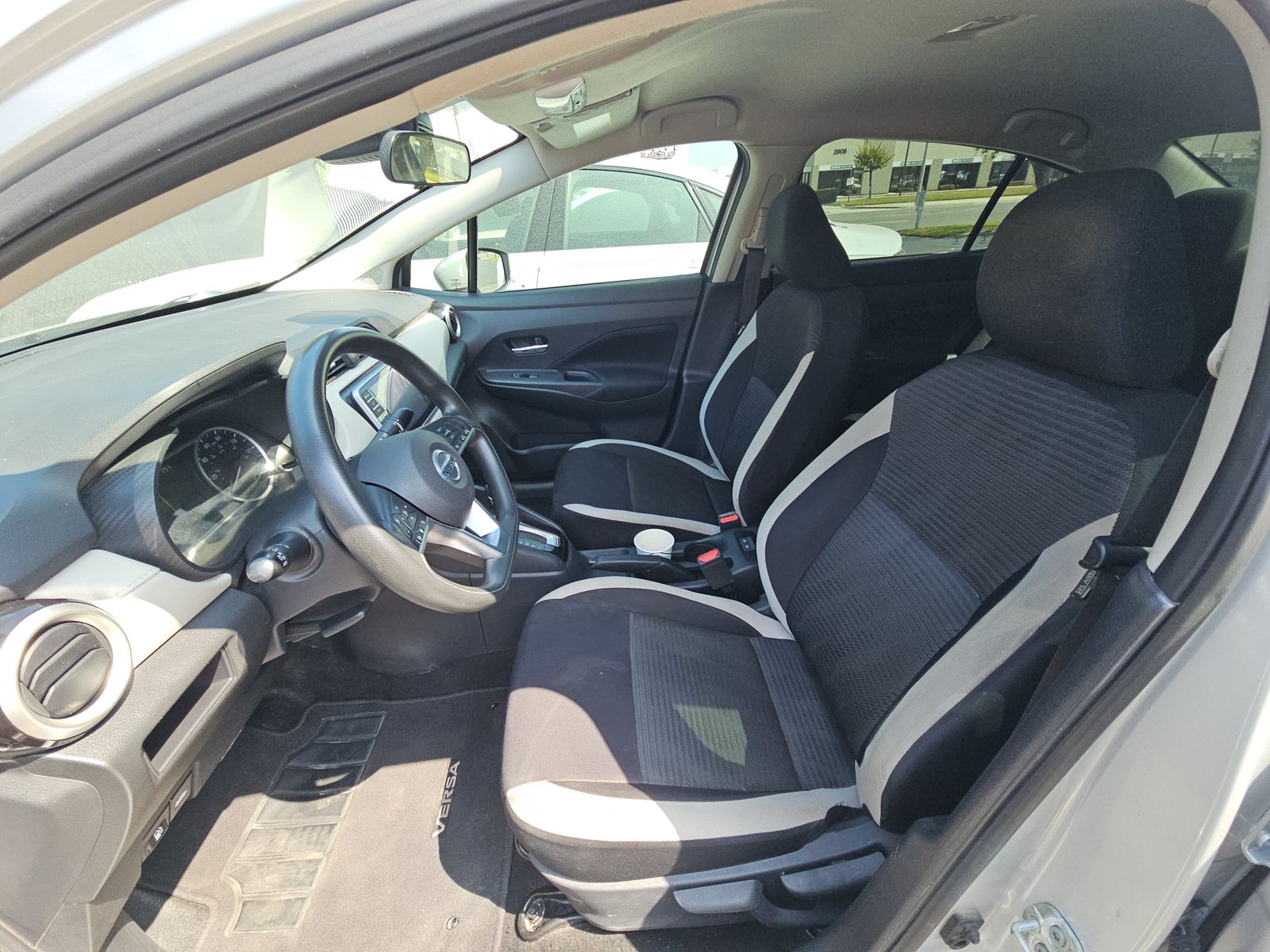 NISSAN VERSA - 8