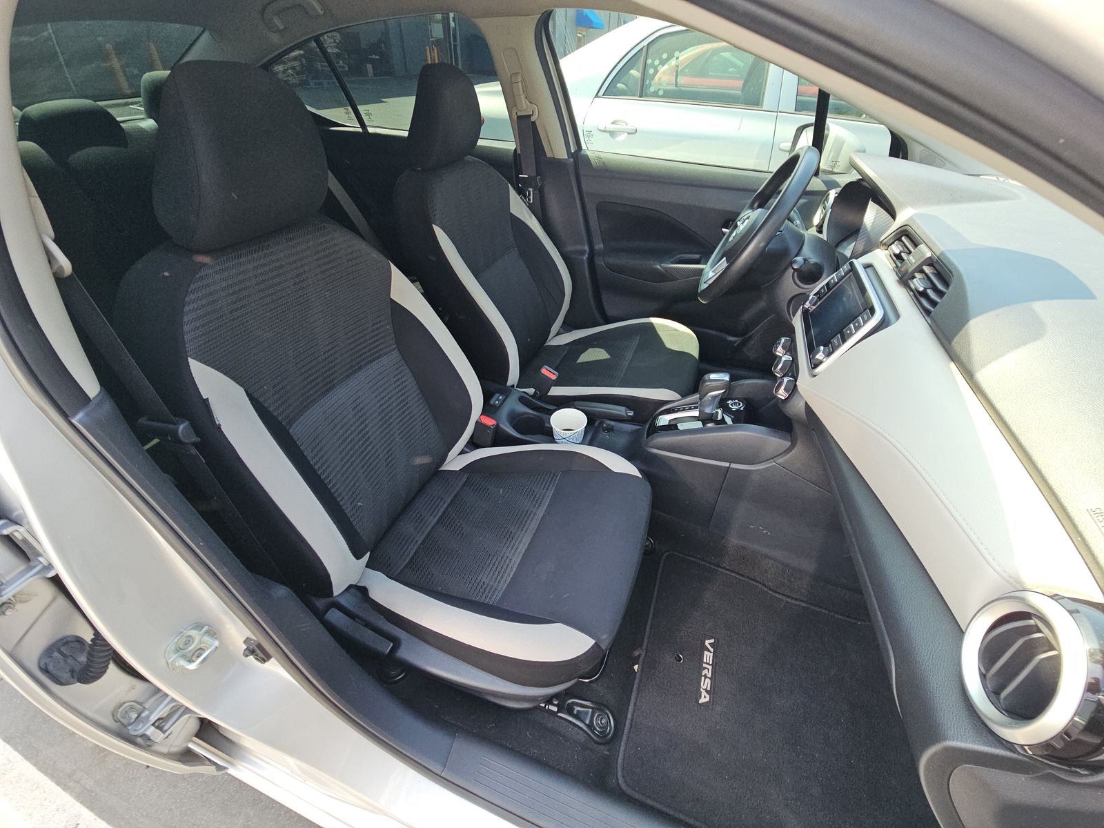 NISSAN VERSA - 9