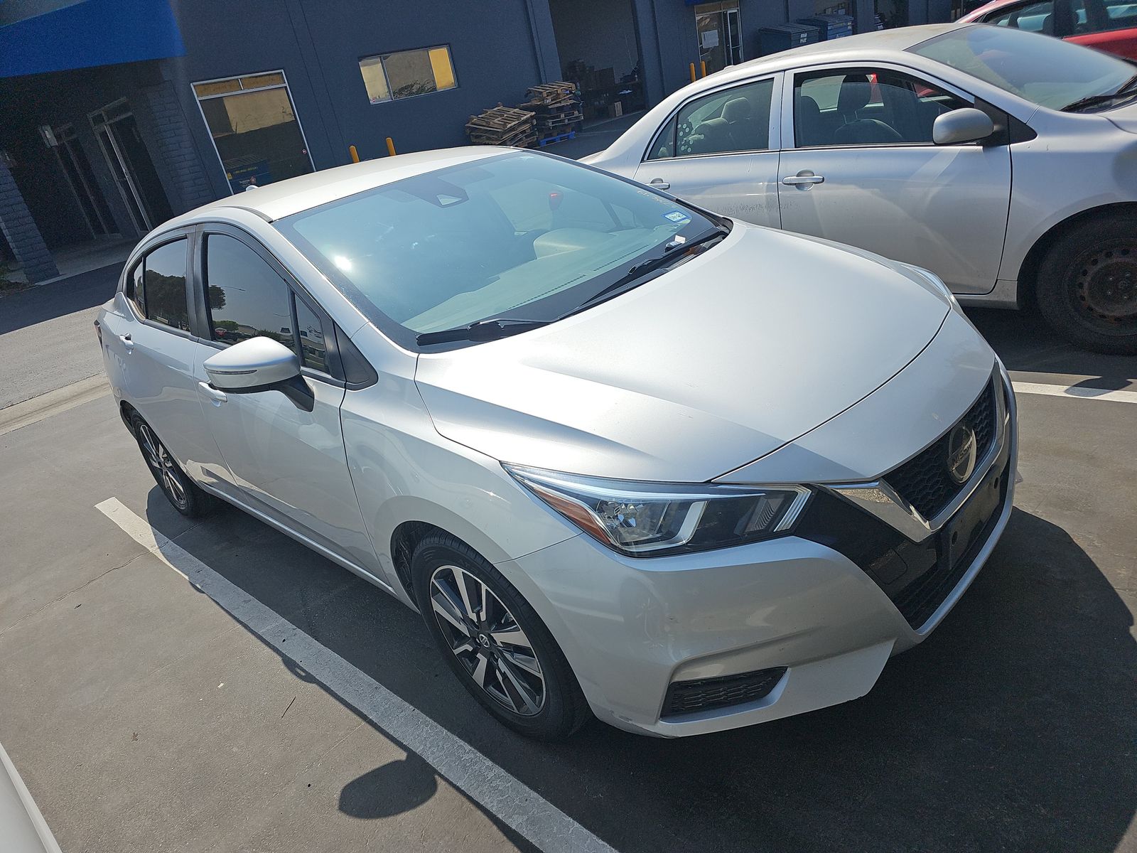 NISSAN VERSA - 4