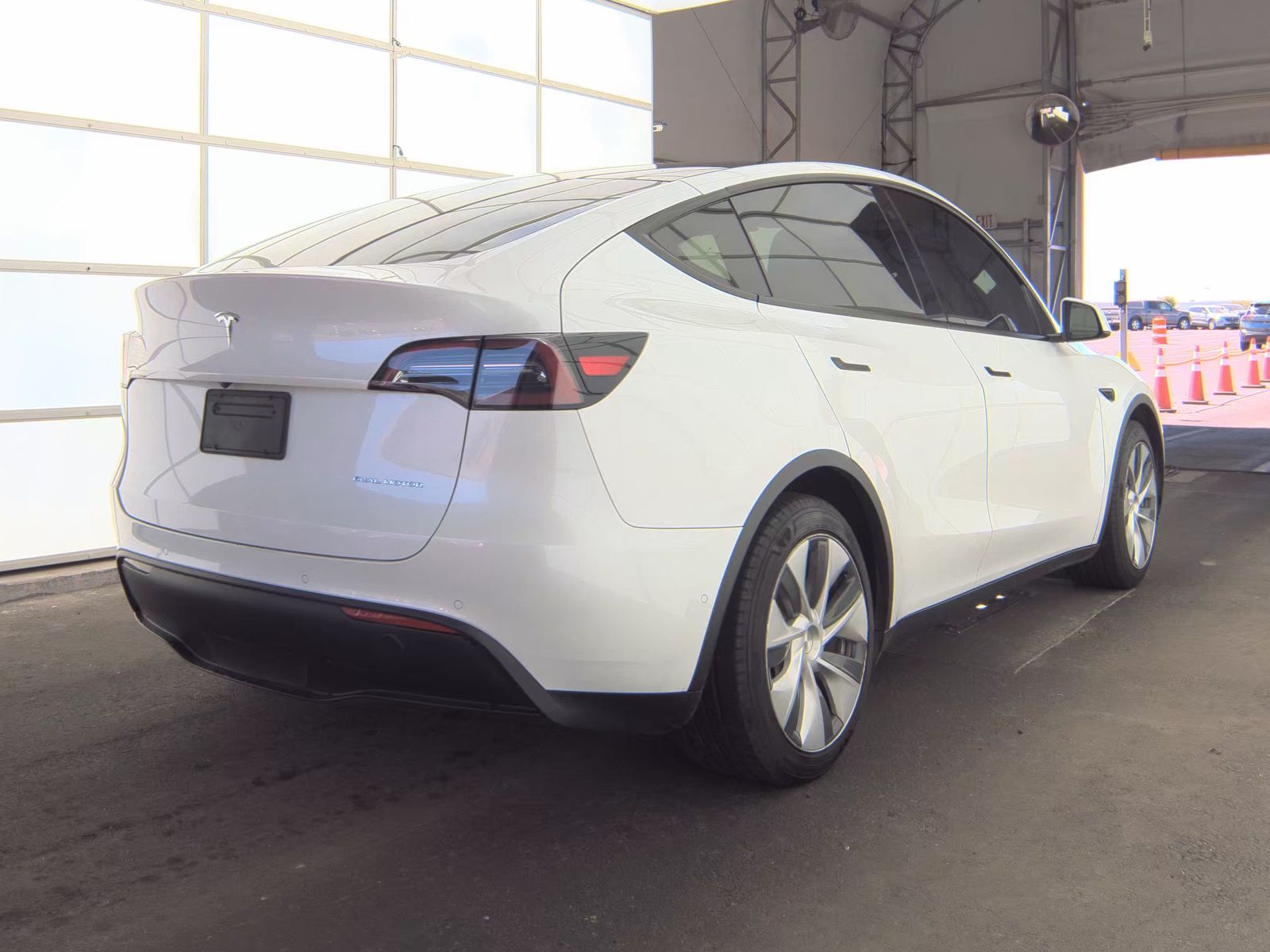 TESLA MODEL Y - 6