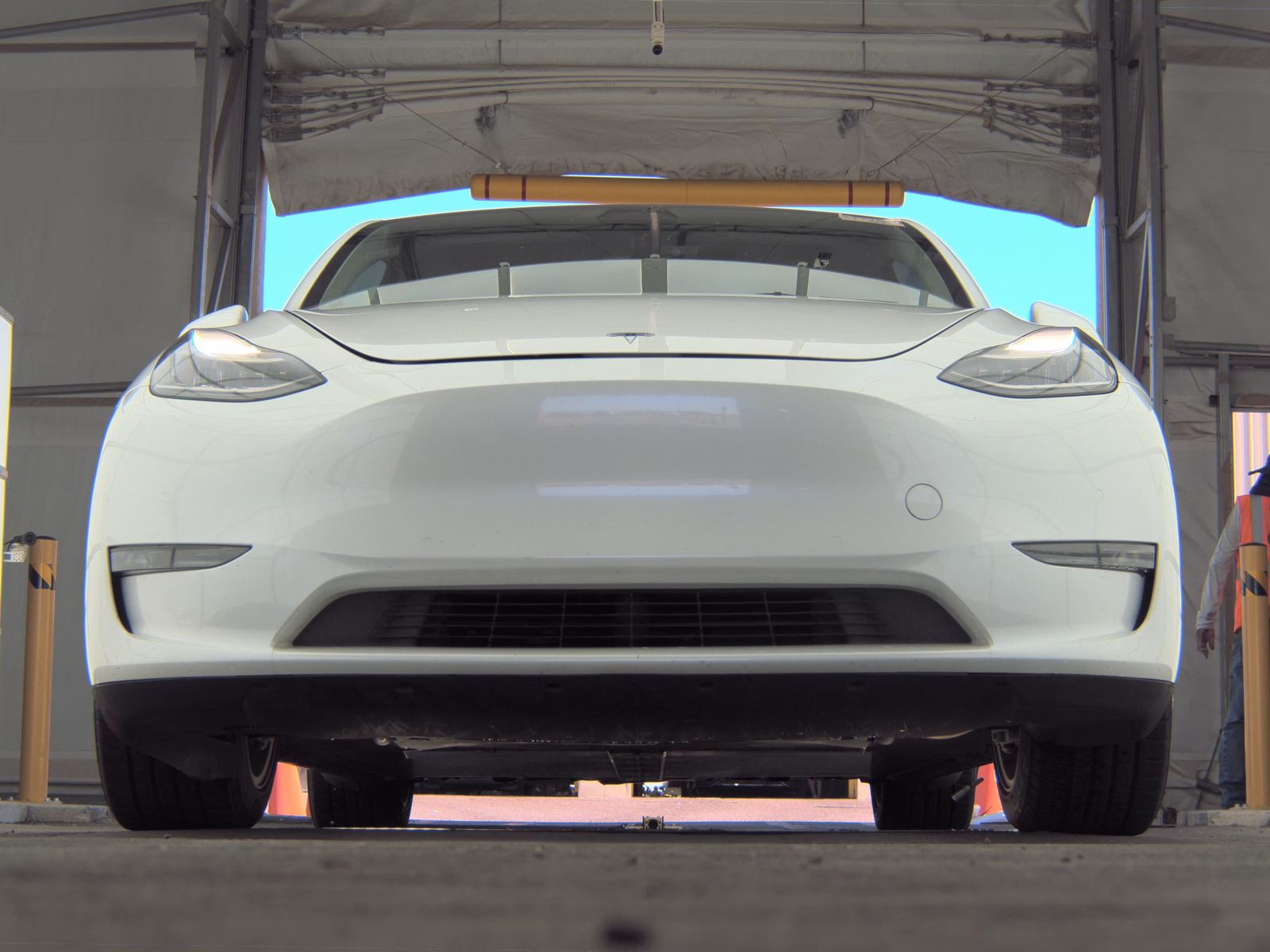 TESLA MODEL Y - 4