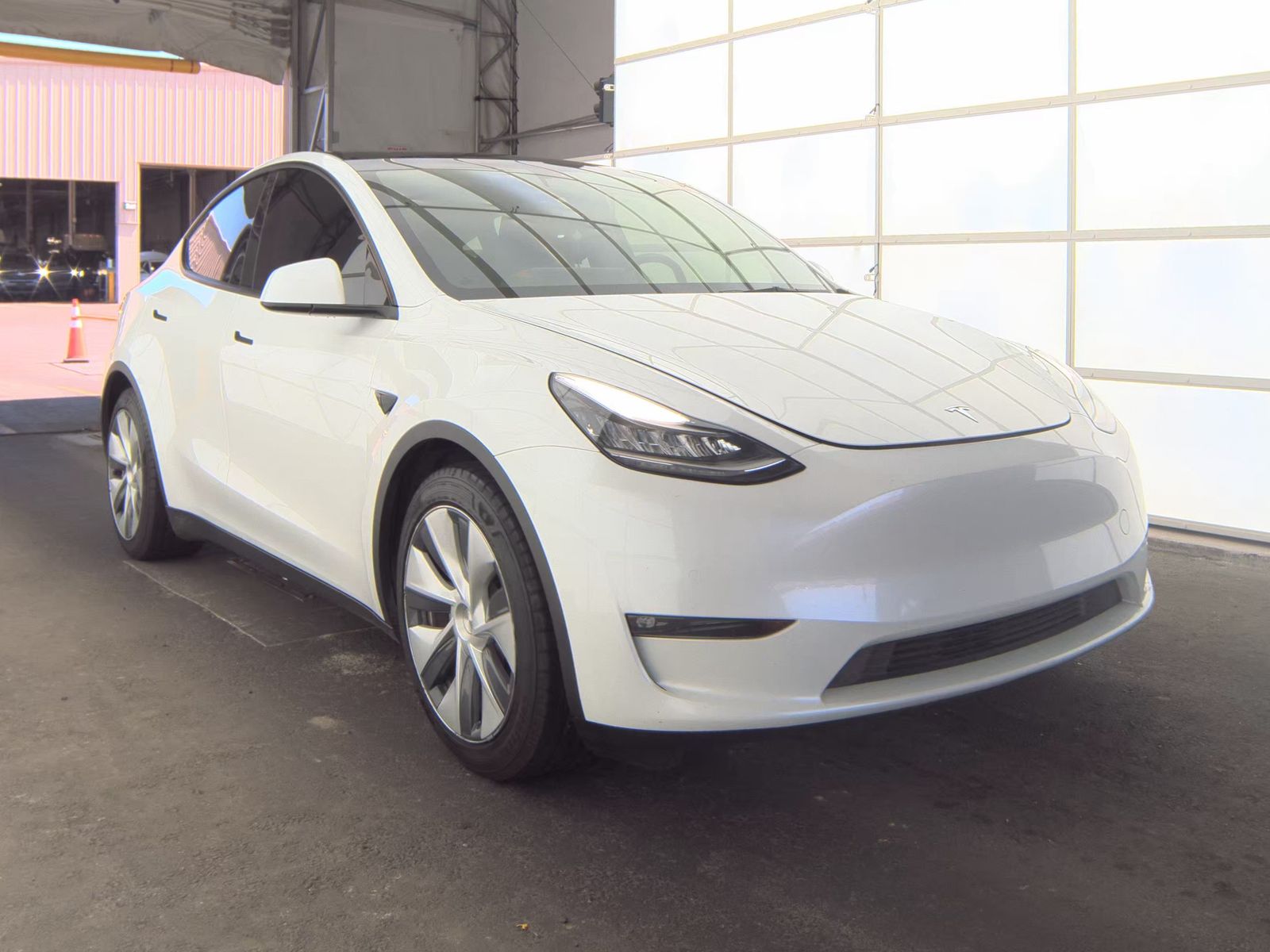 TESLA MODEL Y - 5