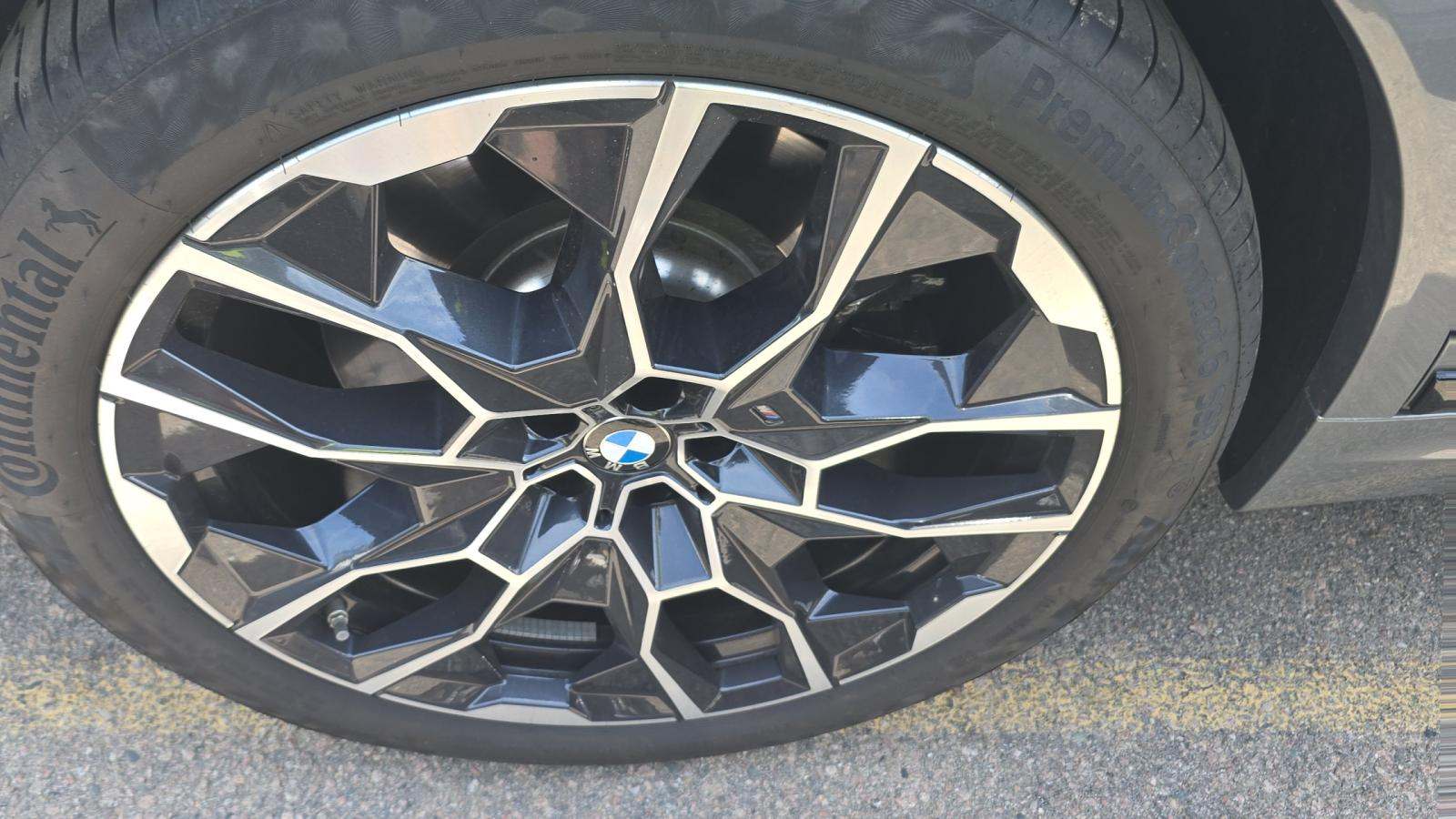 2026 BMW X7 M60i AWD