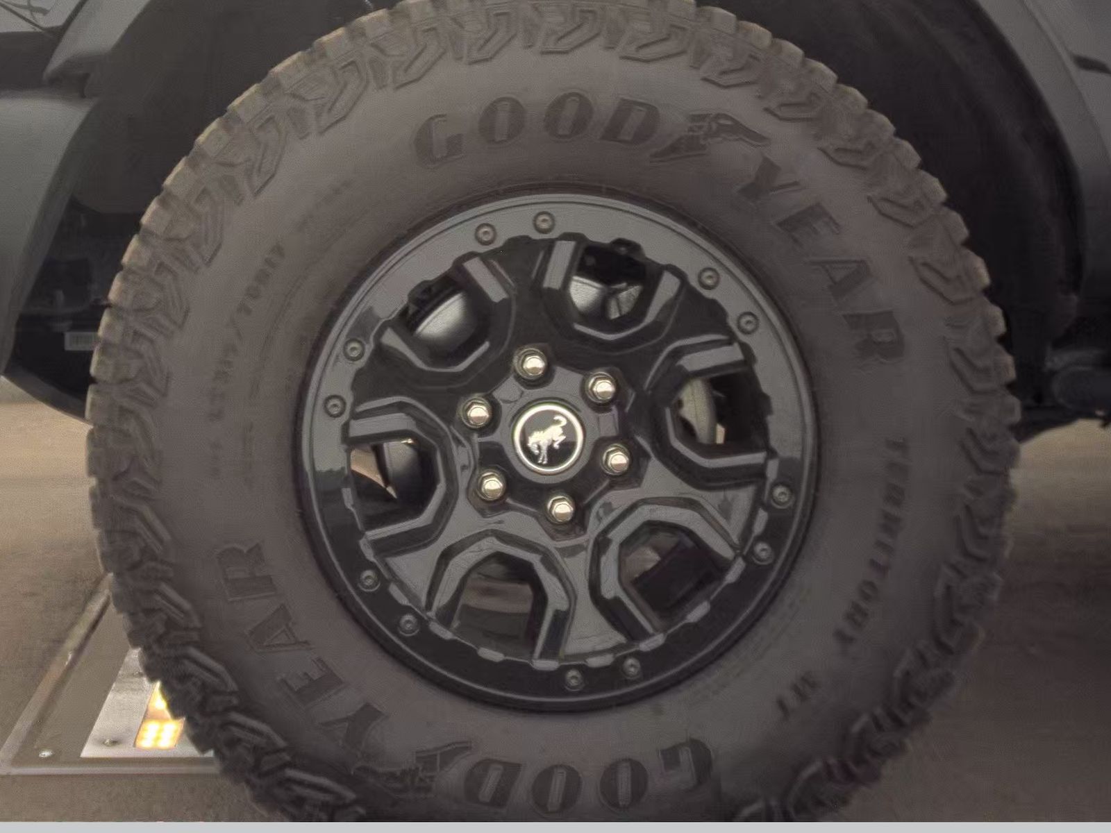FORD BRONCO - 10
