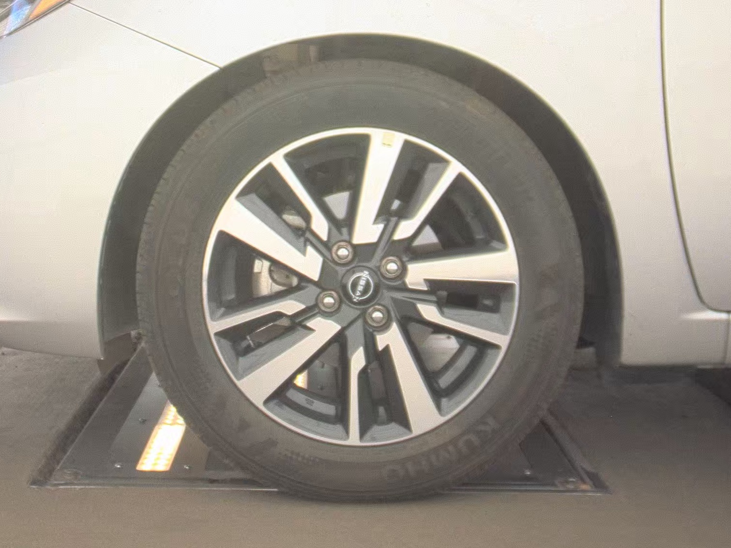 NISSAN VERSA - 10