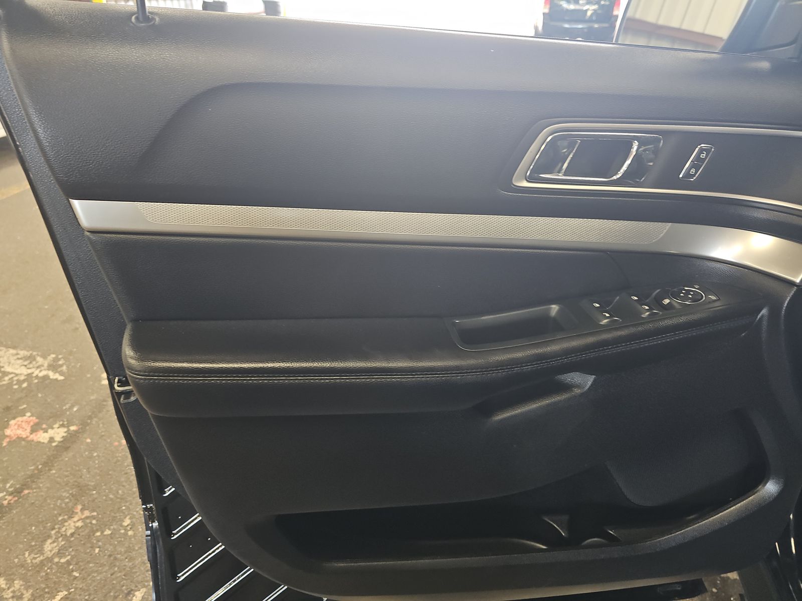 FORD EXPLORER - 10