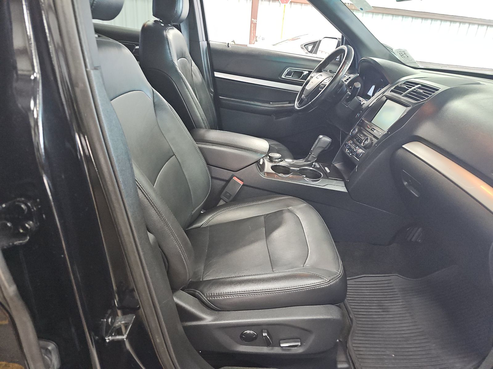 FORD EXPLORER - 9
