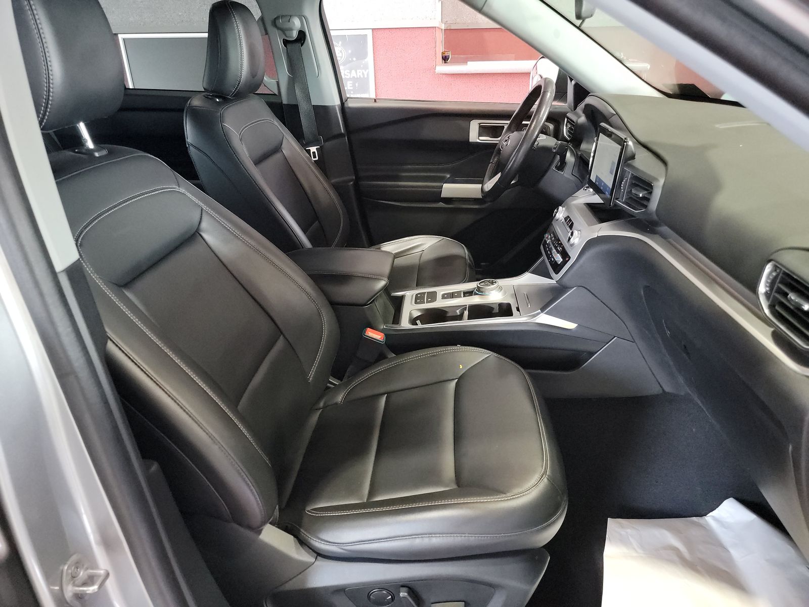 FORD EXPLORER - 9