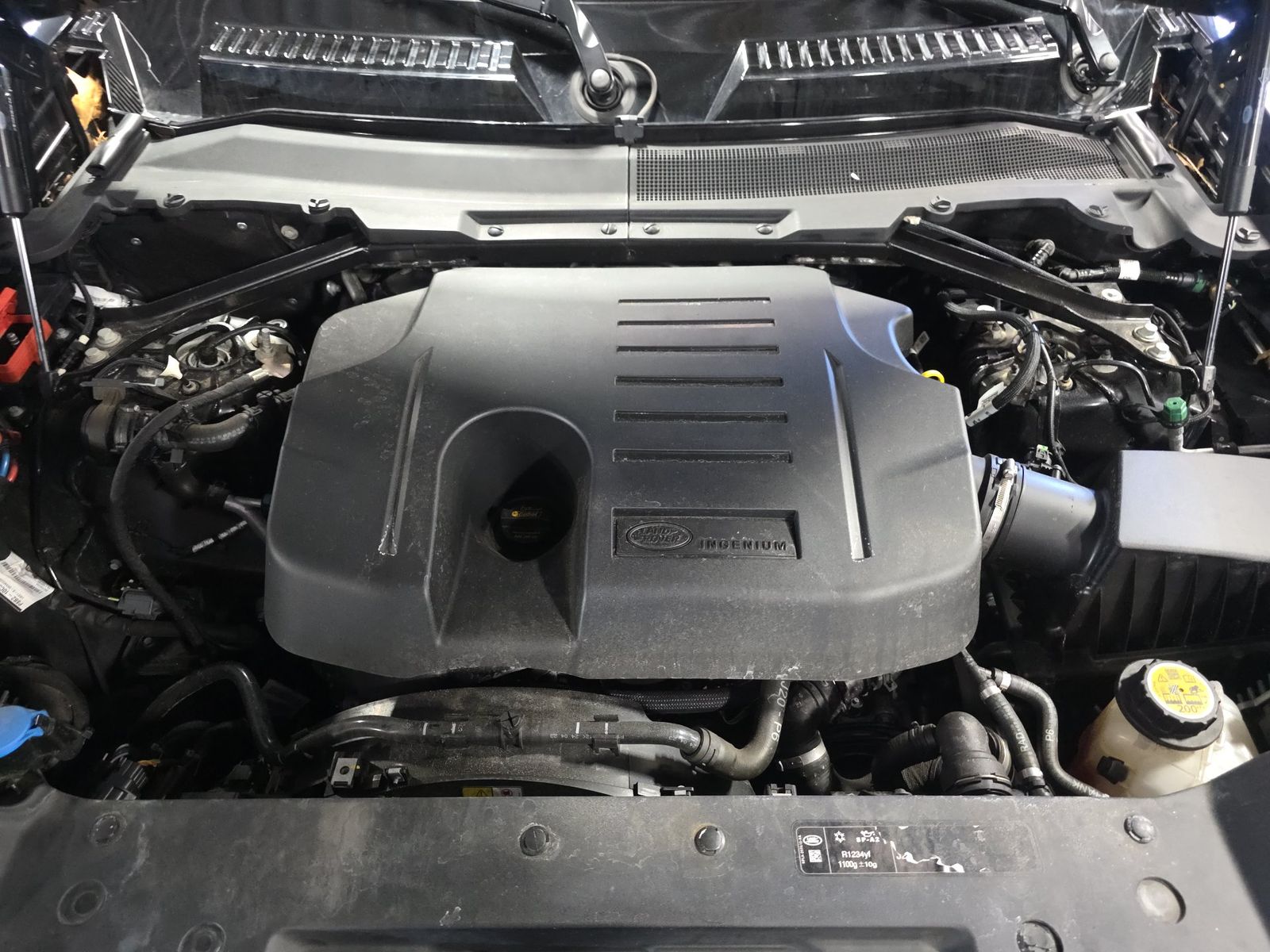2024 Land Rover Defender 130 X-Dynamic SE FWD