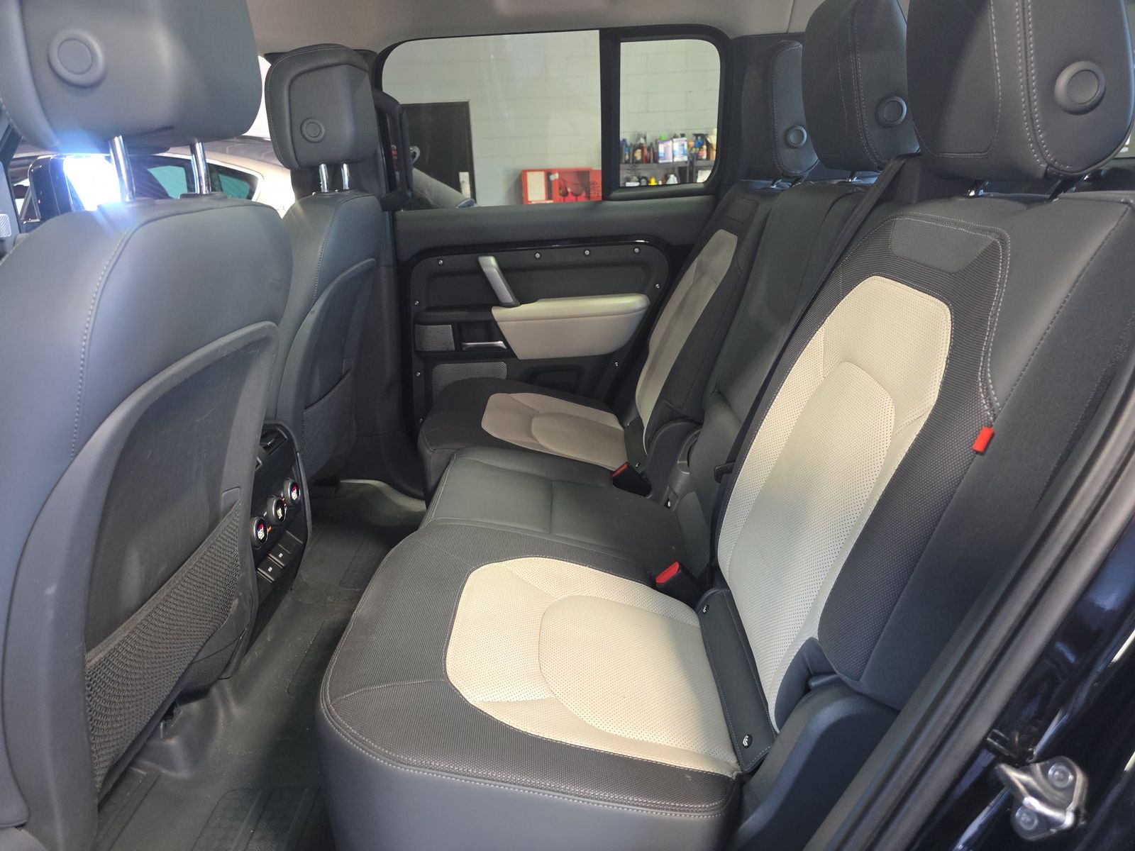 2024 Land Rover Defender 130 X-Dynamic SE FWD
