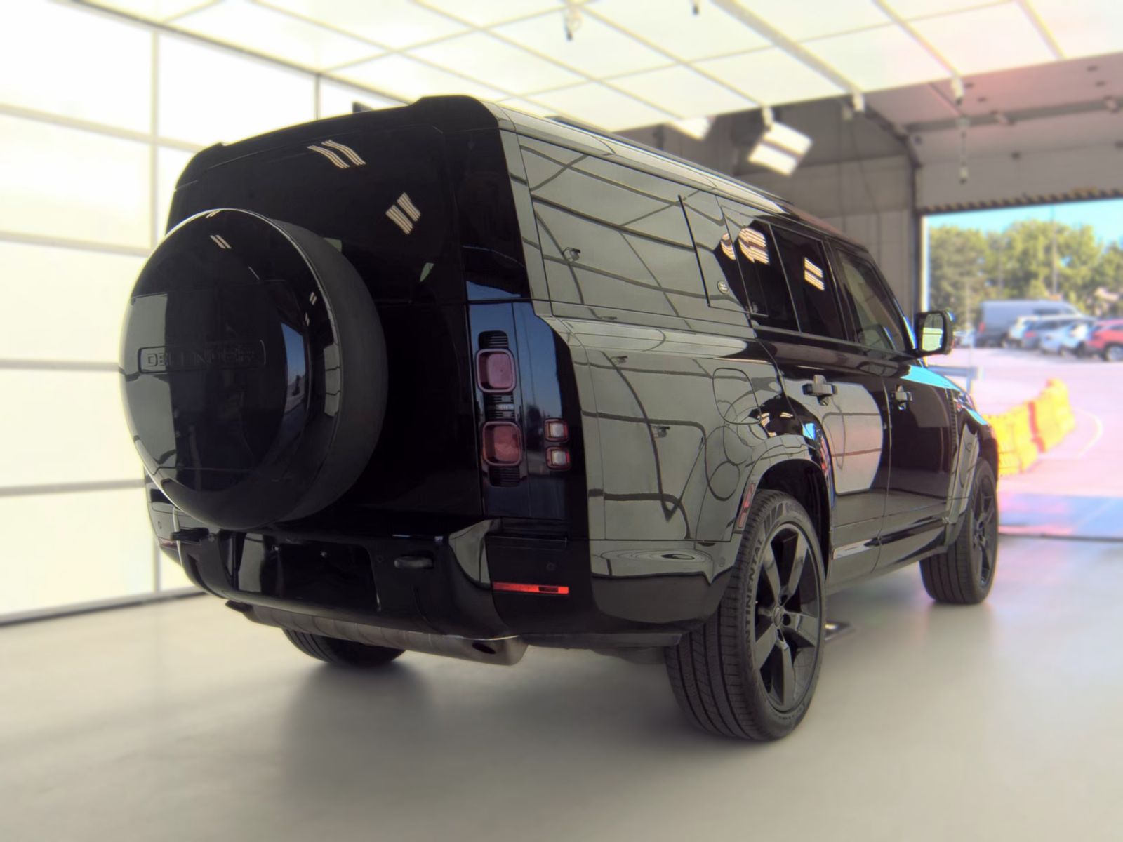 2024 Land Rover Defender 130 X-Dynamic SE FWD