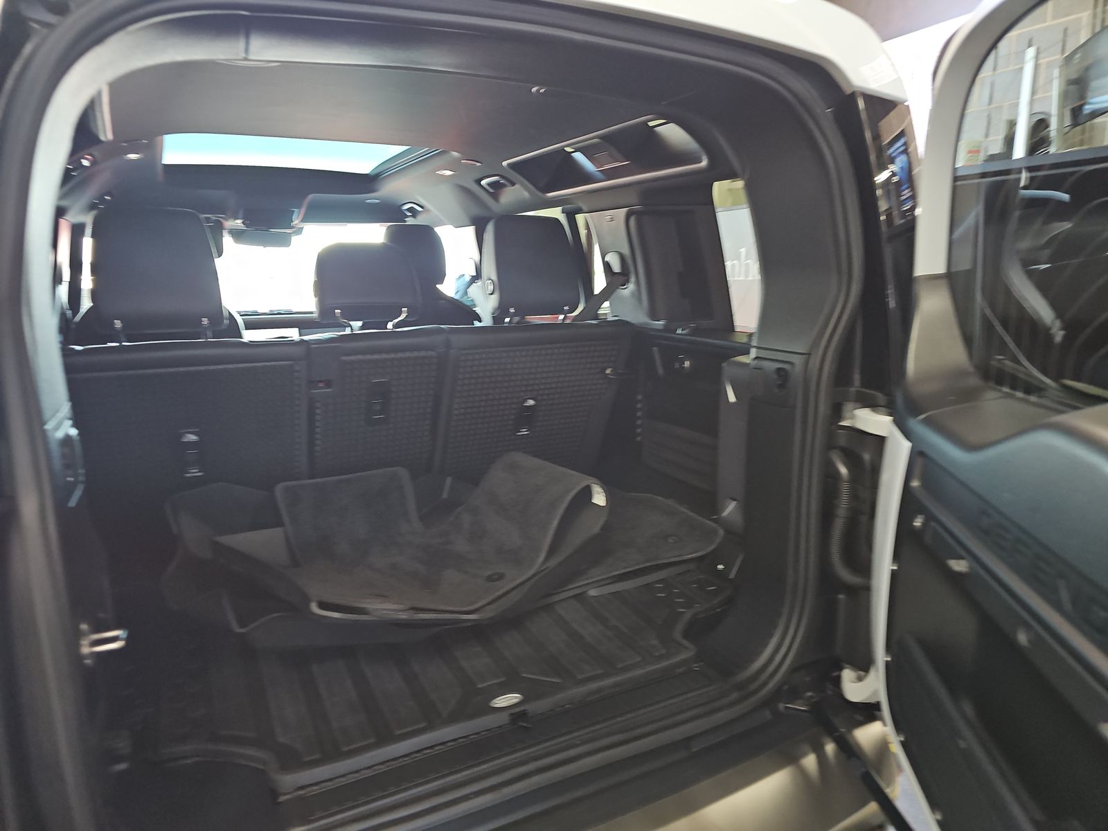2022 Land Rover Defender 110 X-Dynamic SE FWD