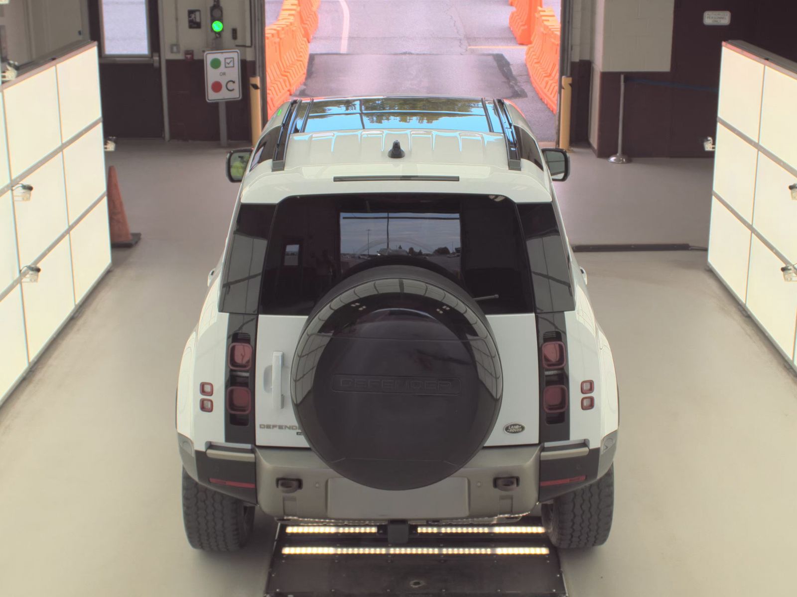 2022 Land Rover Defender 110 X-Dynamic SE FWD