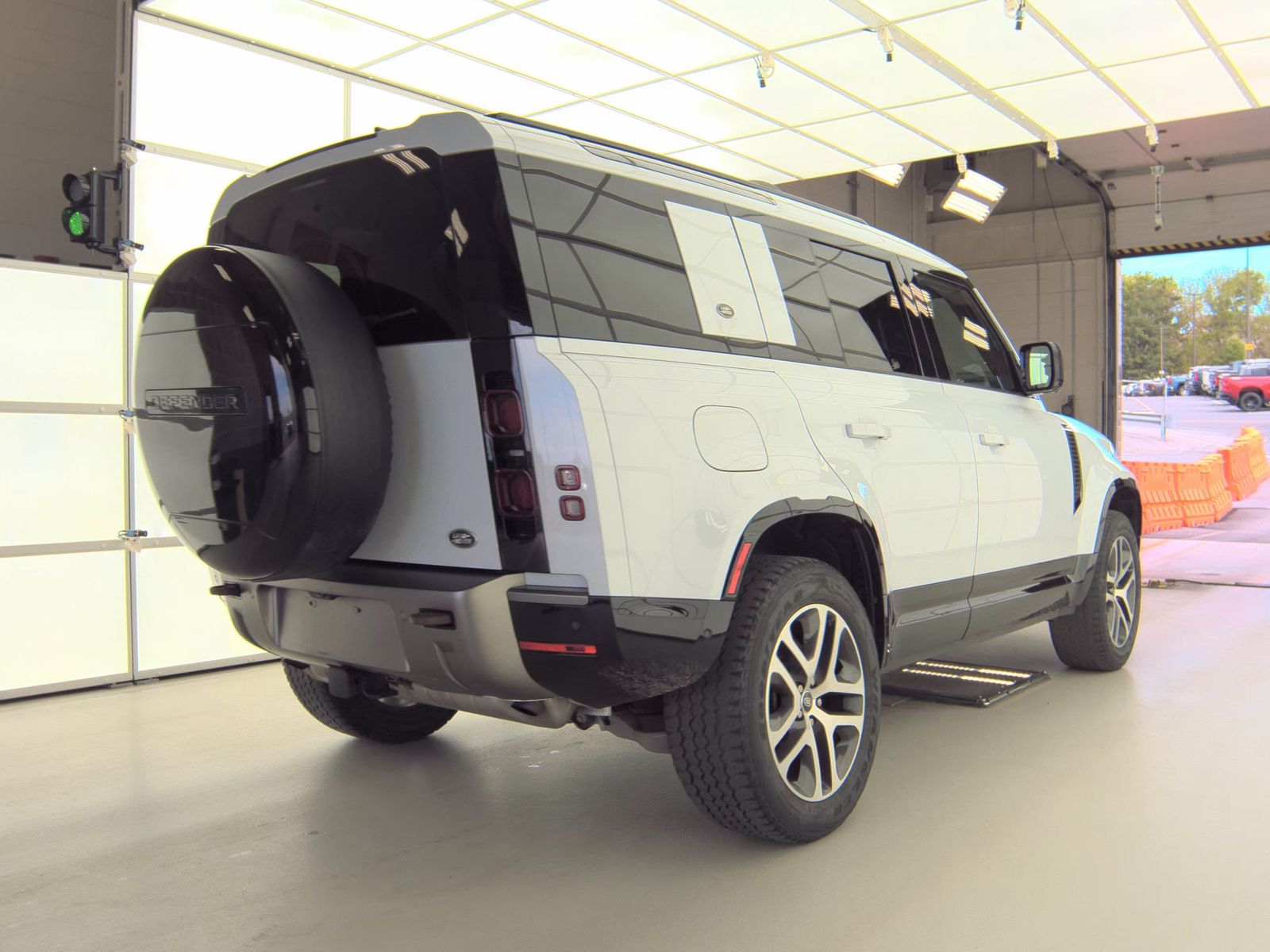 2022 Land Rover Defender 110 X-Dynamic SE FWD