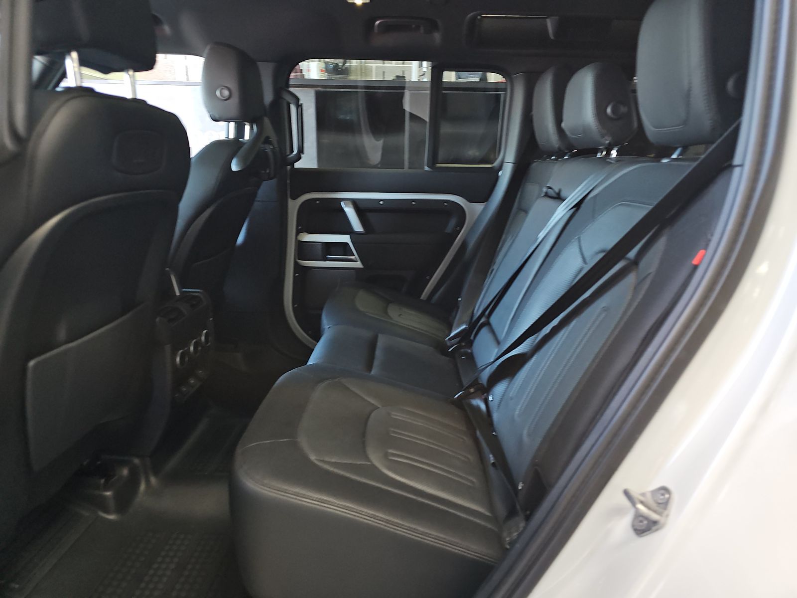 2022 Land Rover Defender 110 X-Dynamic SE FWD