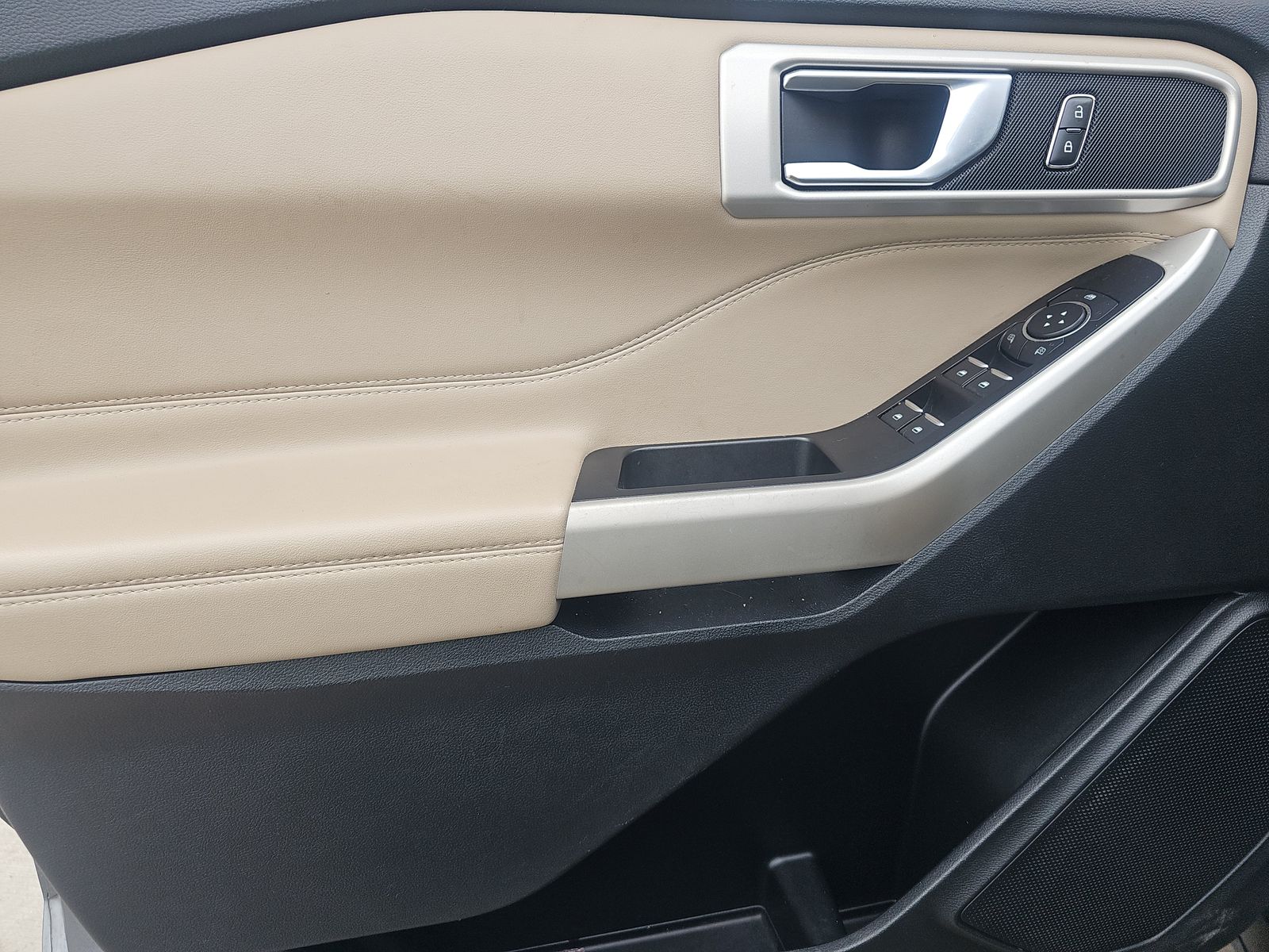 FORD EXPLORER - 10