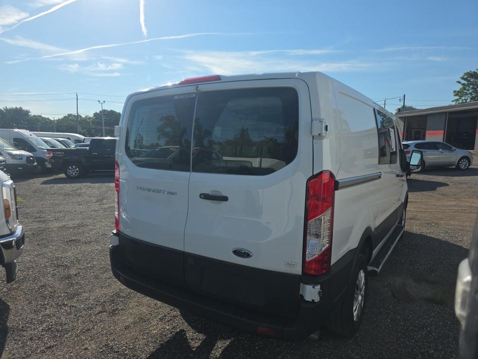 FORD TRANSIT 250 - 5