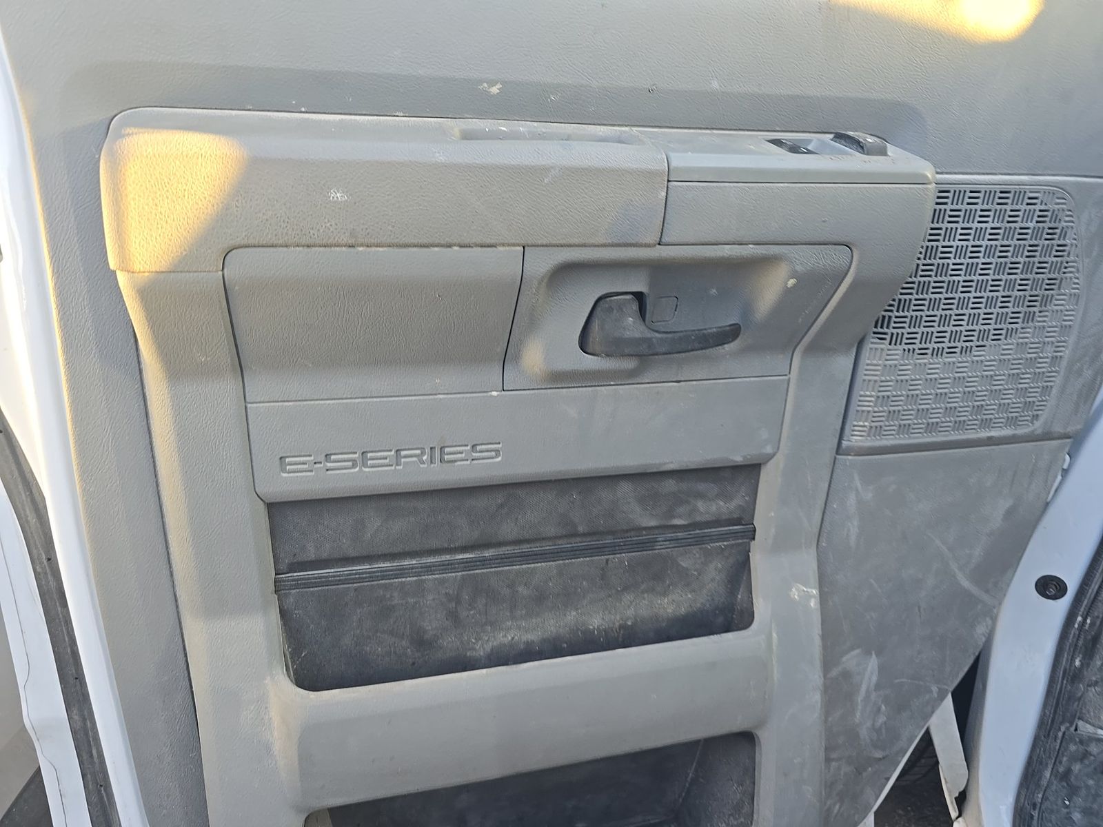 FORD E-350 - 10