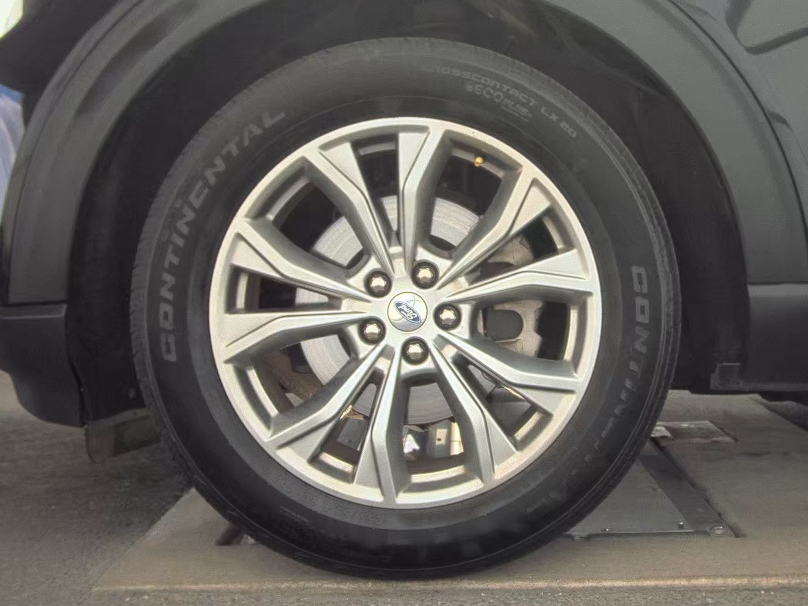 FORD EXPLORER - 10