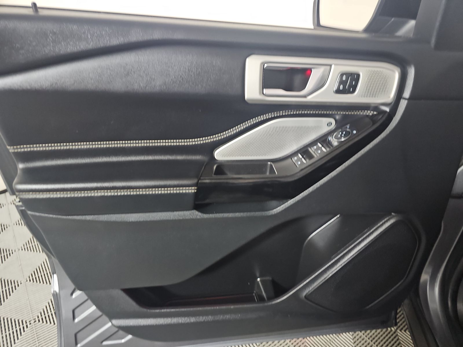 FORD EXPLORER - 10