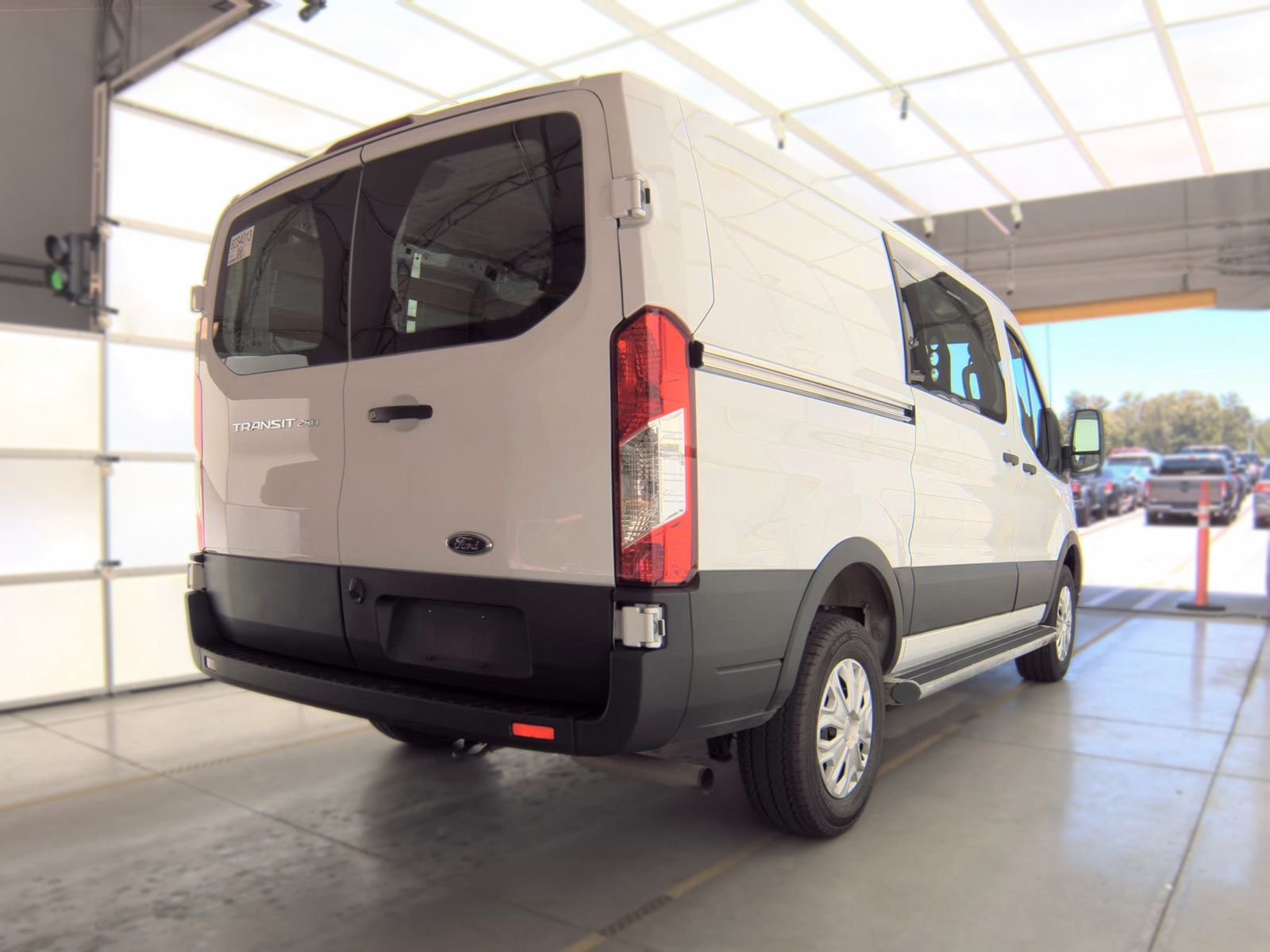 FORD TRANSIT 250 - 5