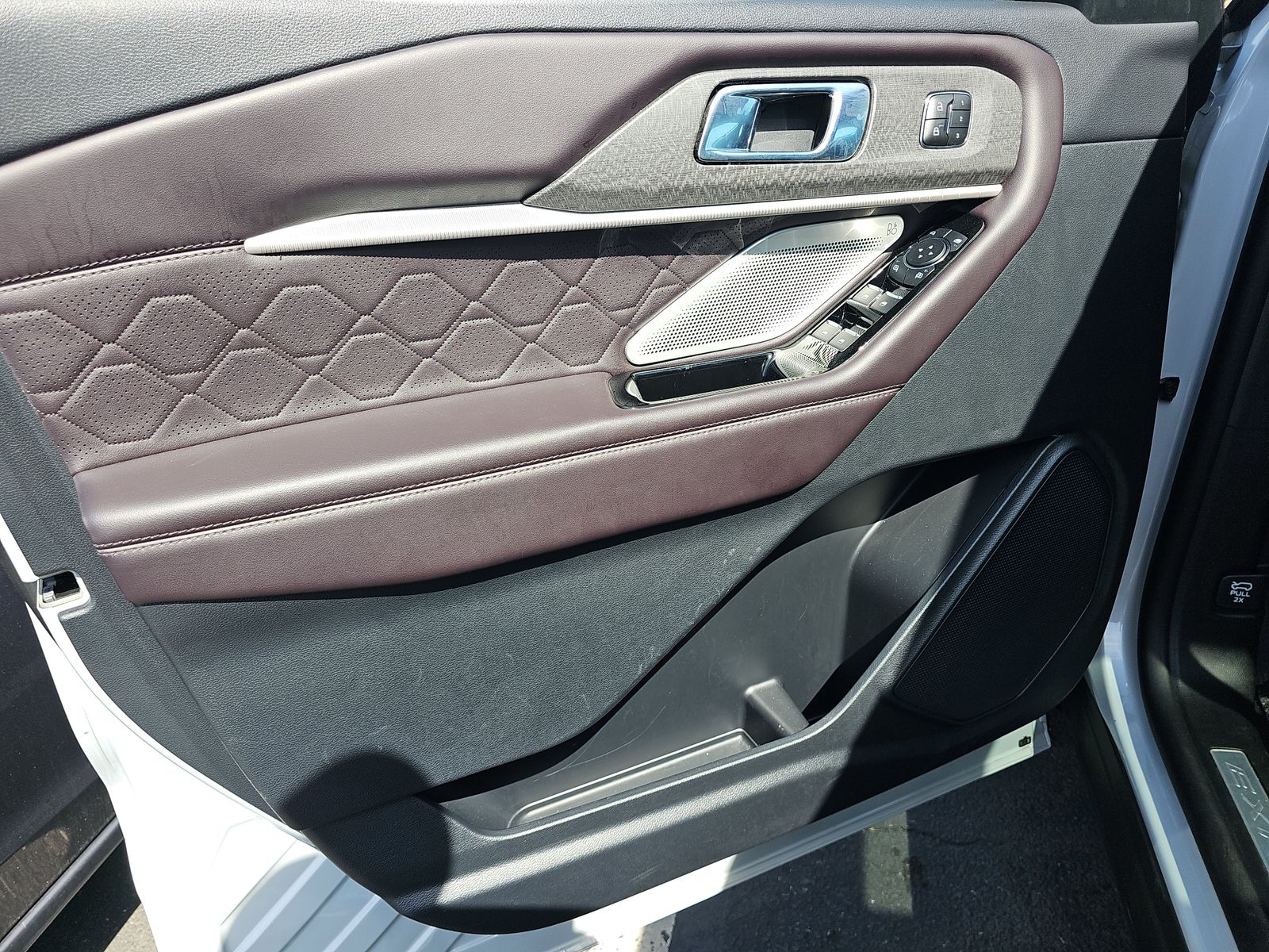 FORD EXPLORER - 10
