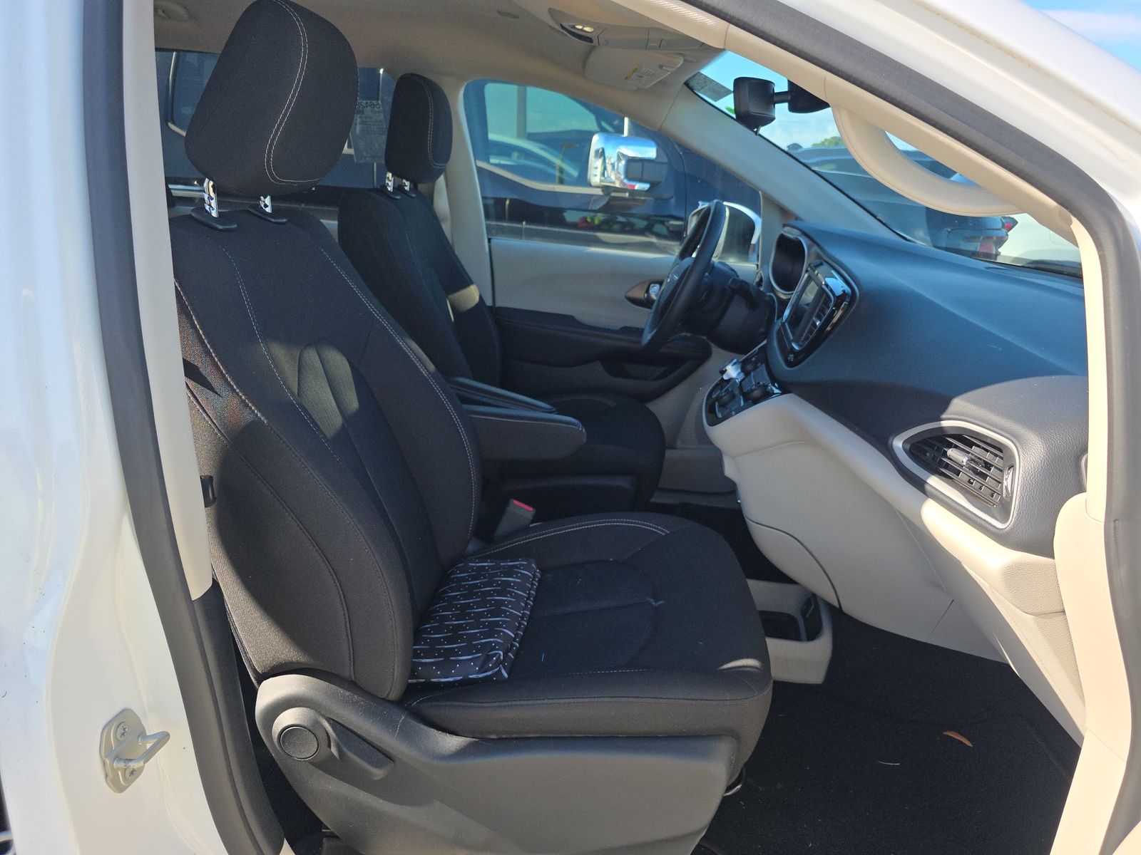 CHRYSLER VOYAGER - 9