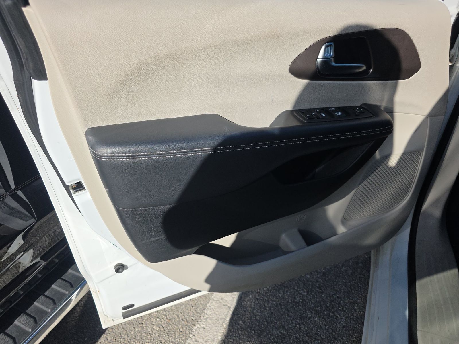 CHRYSLER VOYAGER - 10