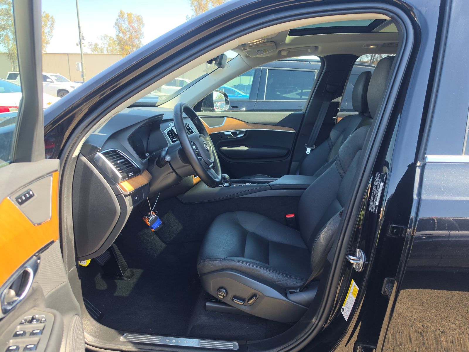 2025 Volvo XC90 B6 Plus FWD