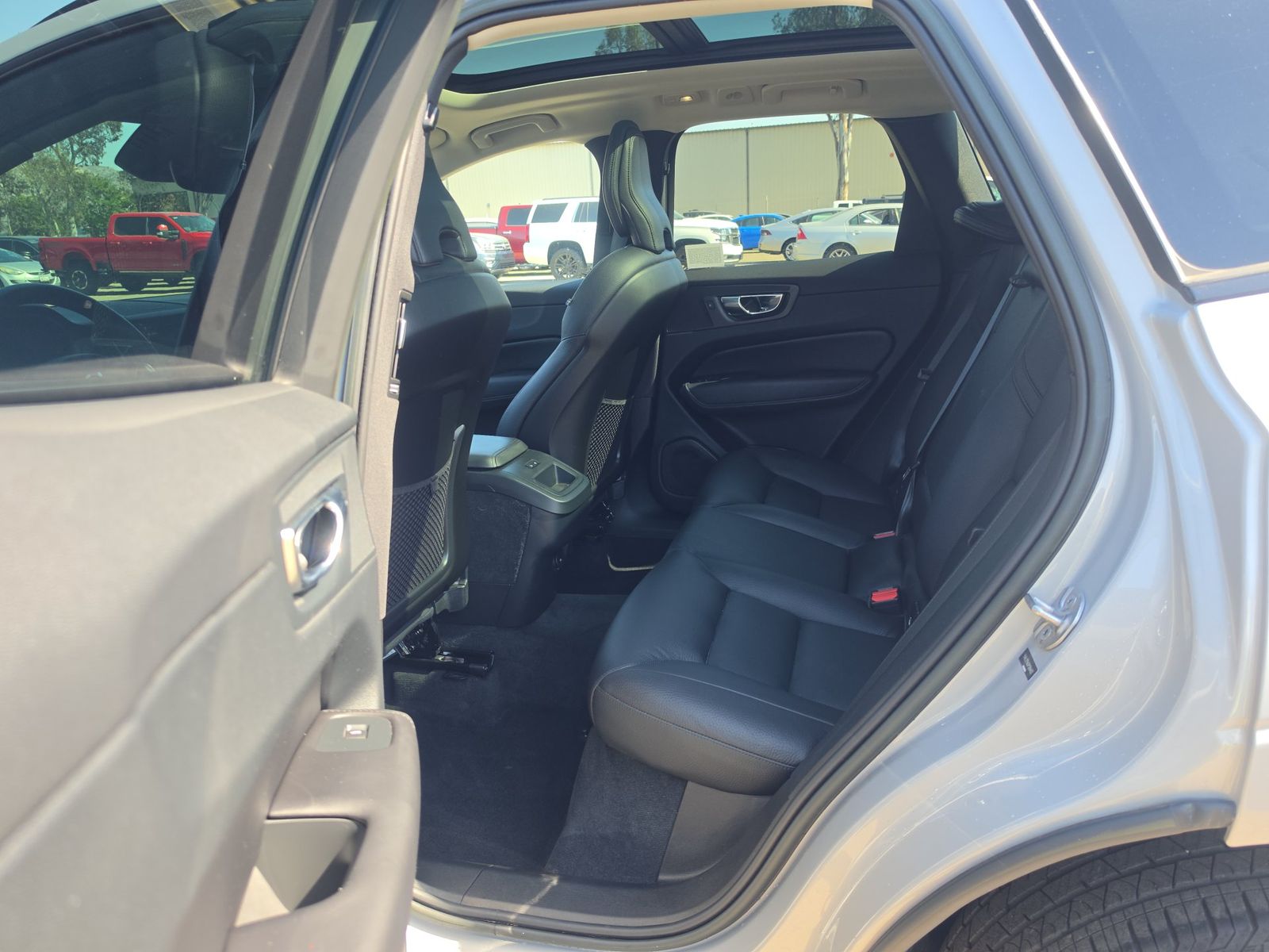 2023 Volvo XC60 B5 Plus AWD