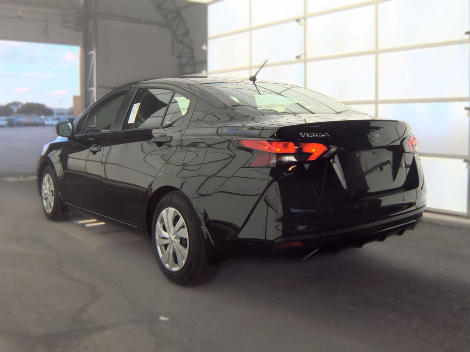 NISSAN VERSA - 9