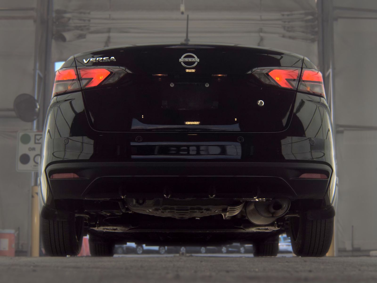 NISSAN VERSA - 8