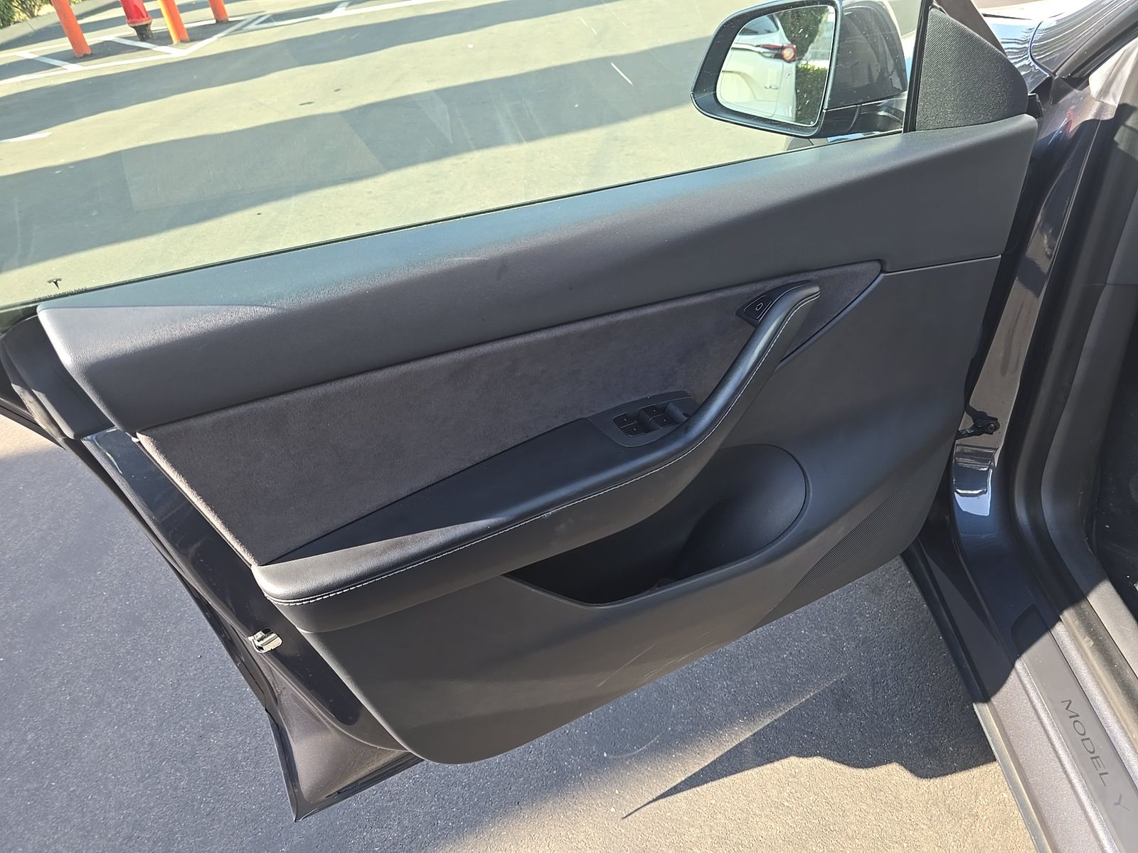 TESLA MODEL Y - 10