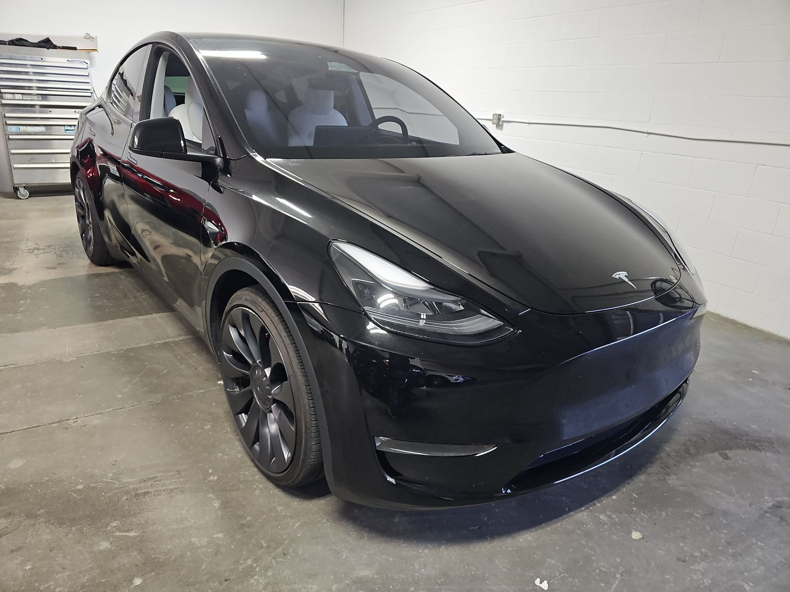 TESLA MODEL Y - 4