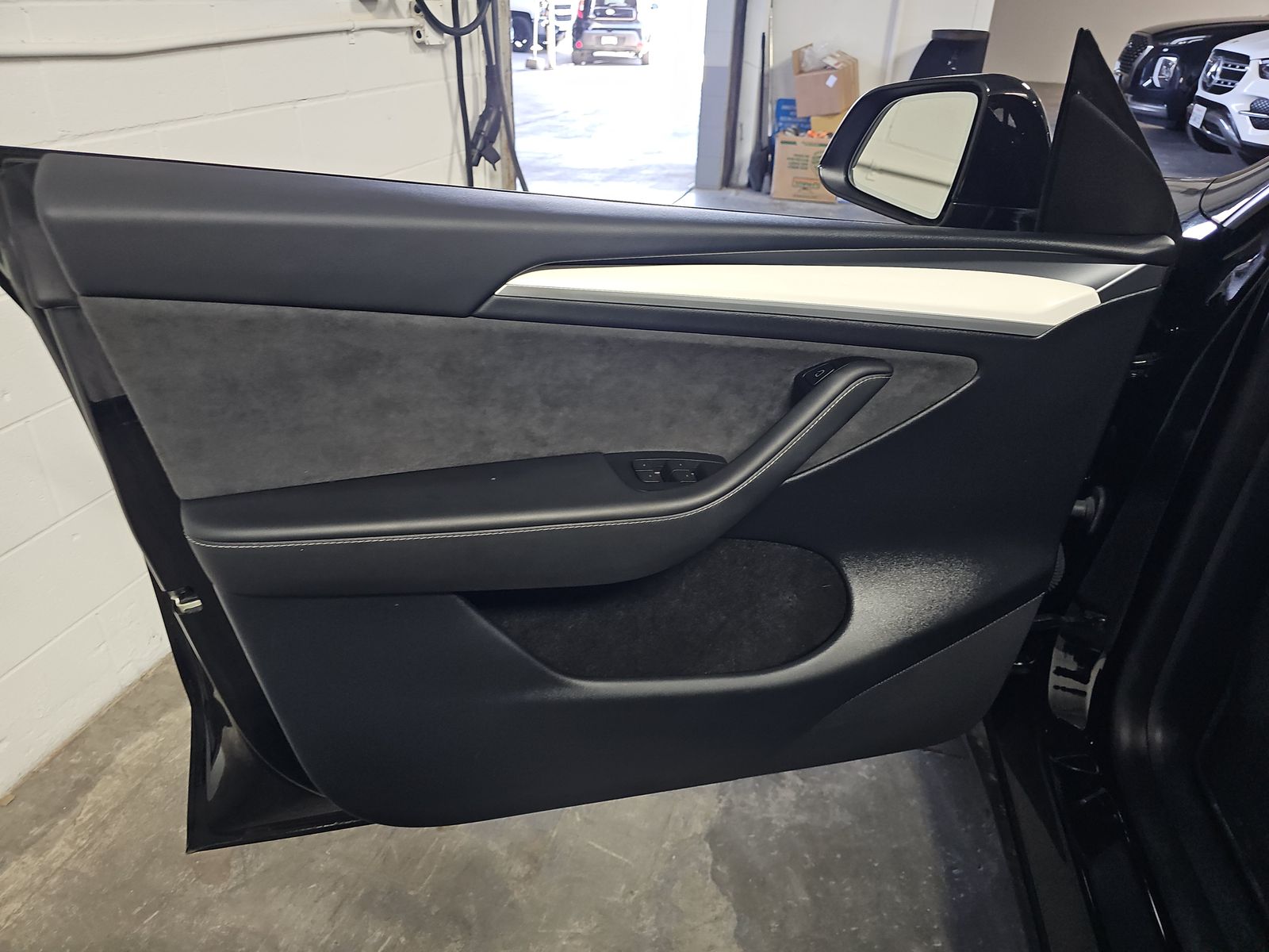 TESLA MODEL Y - 10