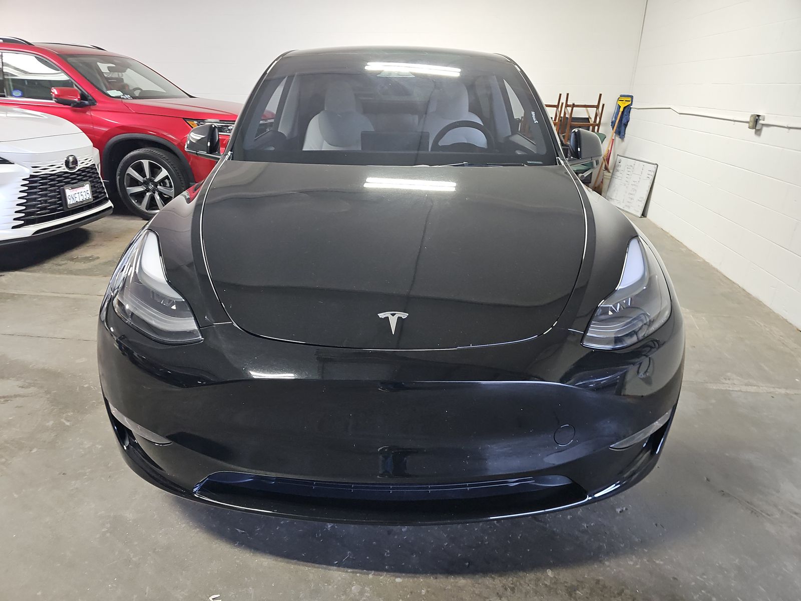 TESLA MODEL Y - 3