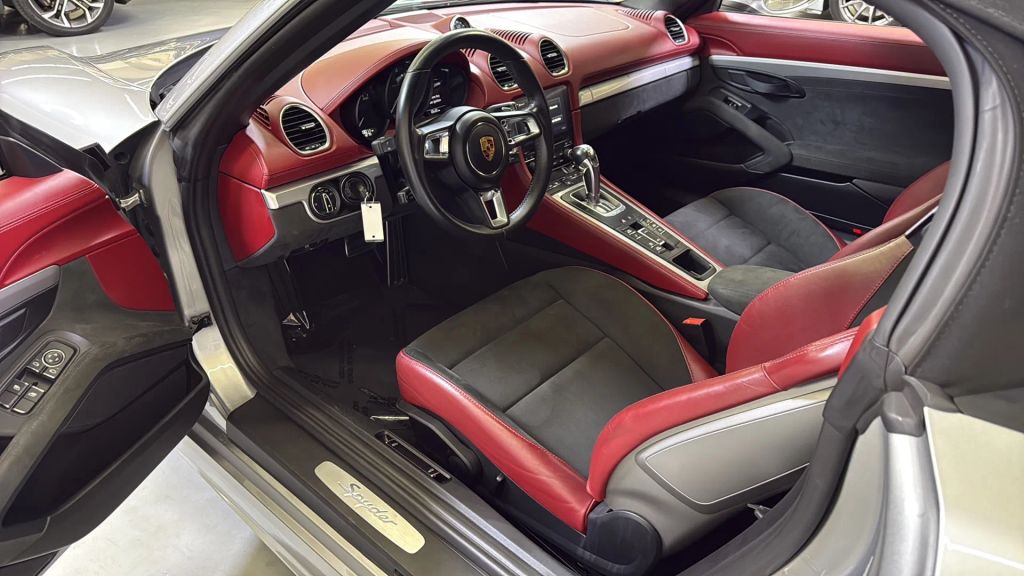 2022 Porsche 718 Boxster Spyder RWD