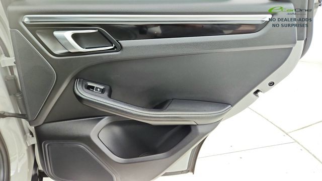 2024 Porsche Macan Base AWD