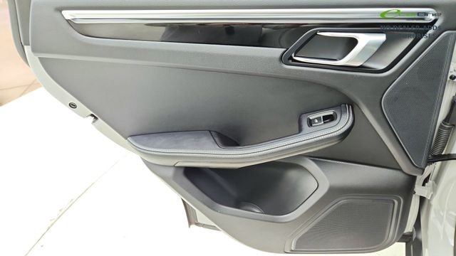 2024 Porsche Macan Base AWD