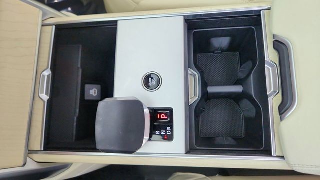 2024 Land Rover Range Rover SE AWD