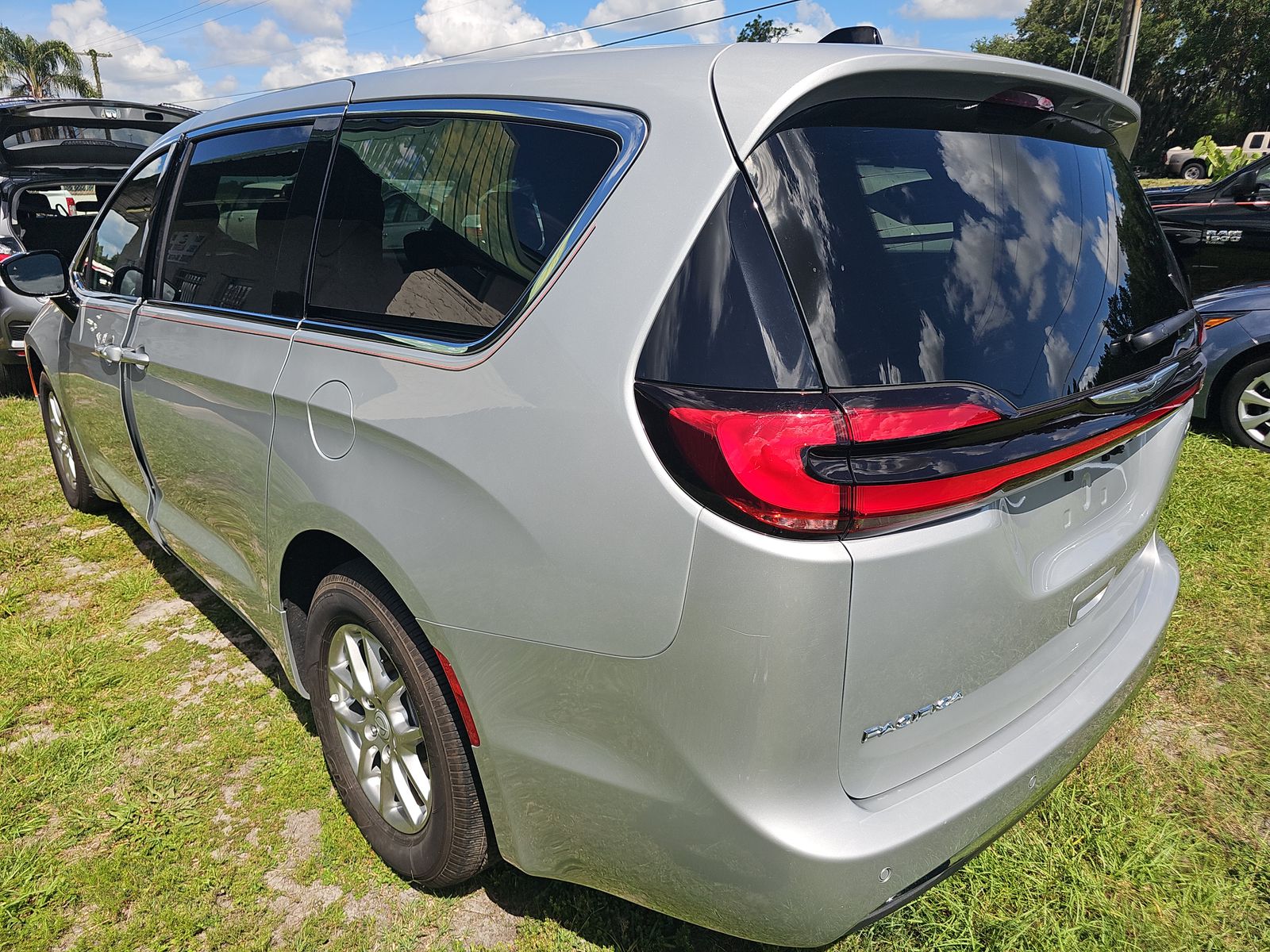 2026 Chrysler Pacifica Select FWD