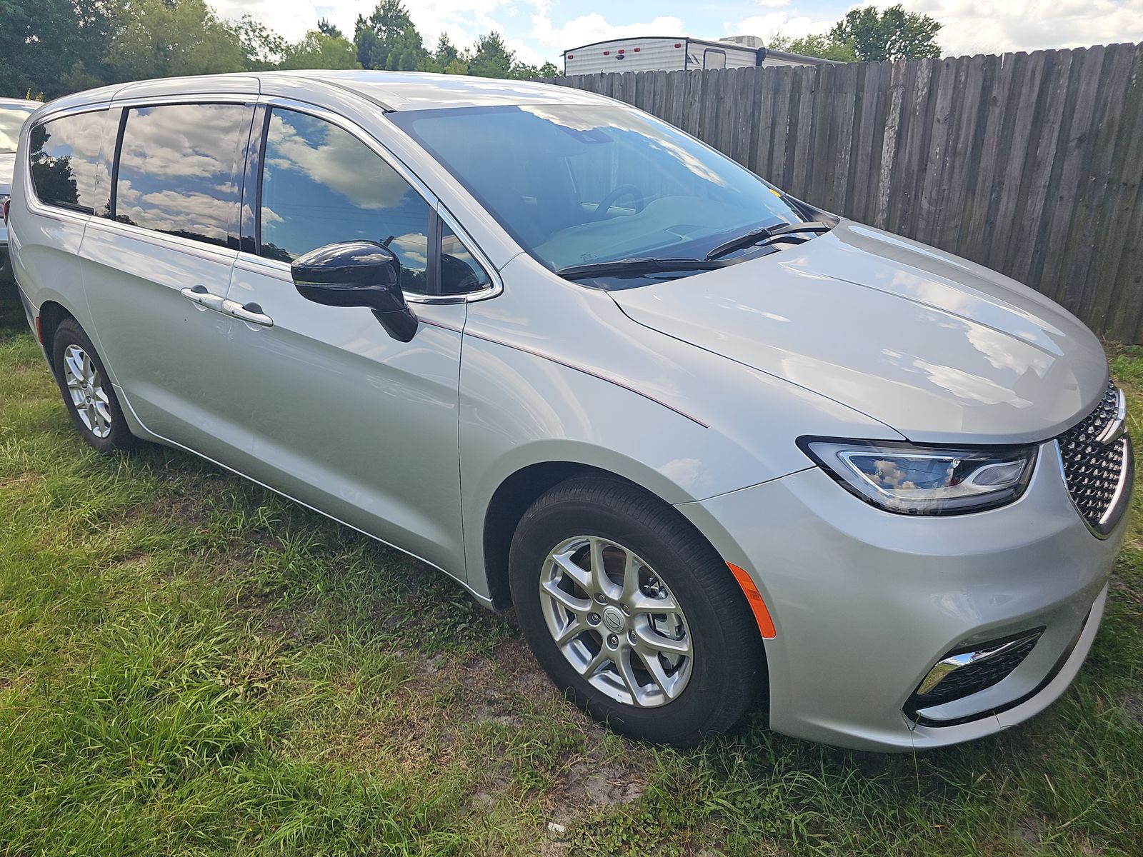 2026 Chrysler Pacifica Select FWD