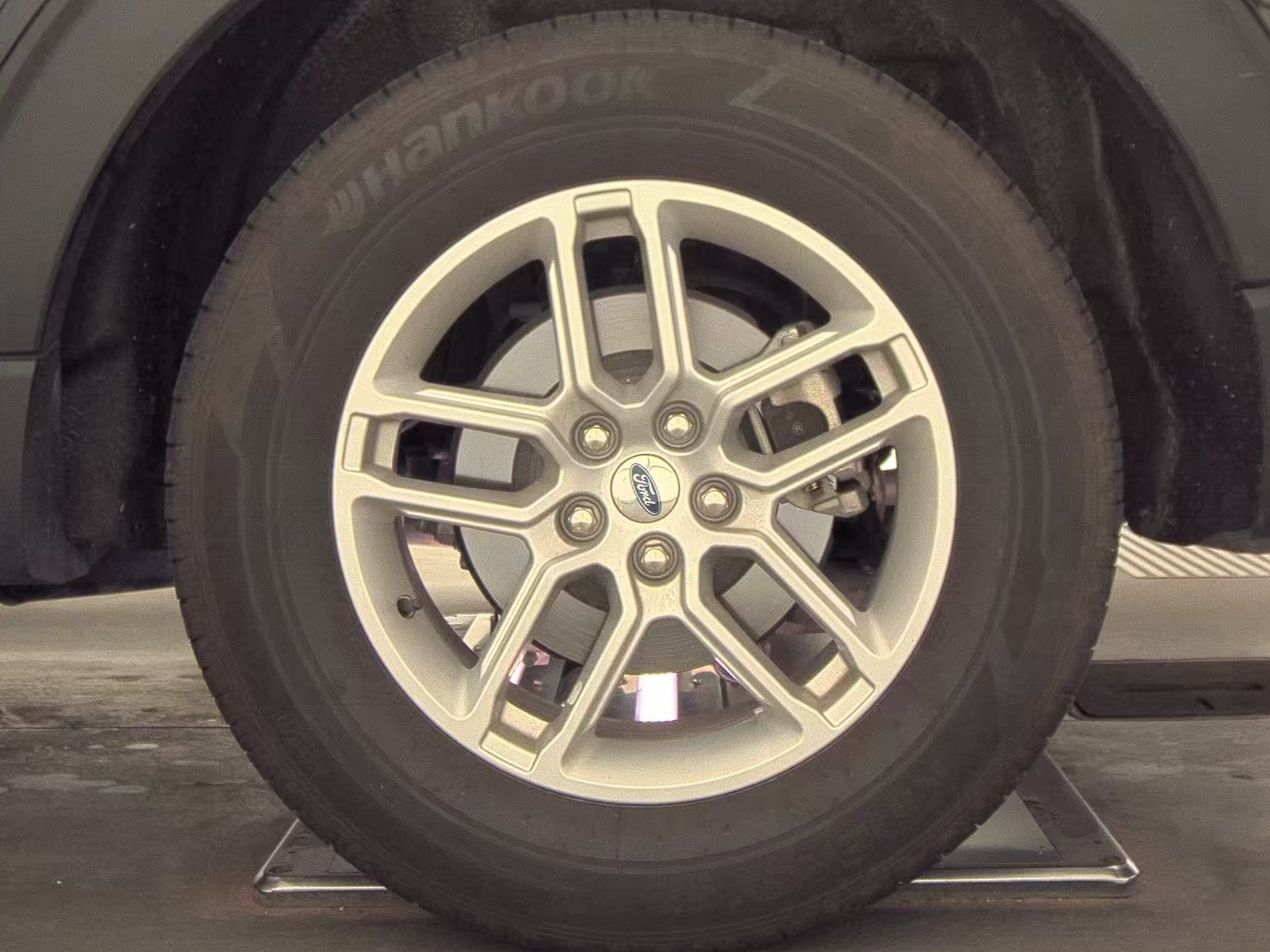 2025 Ford Explorer Active AWD