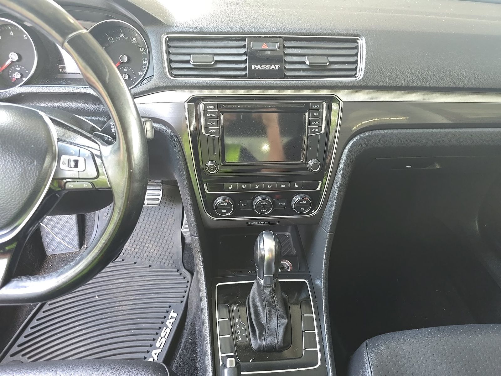 2018 Volkswagen Passat 2.0T R-Line FWD
