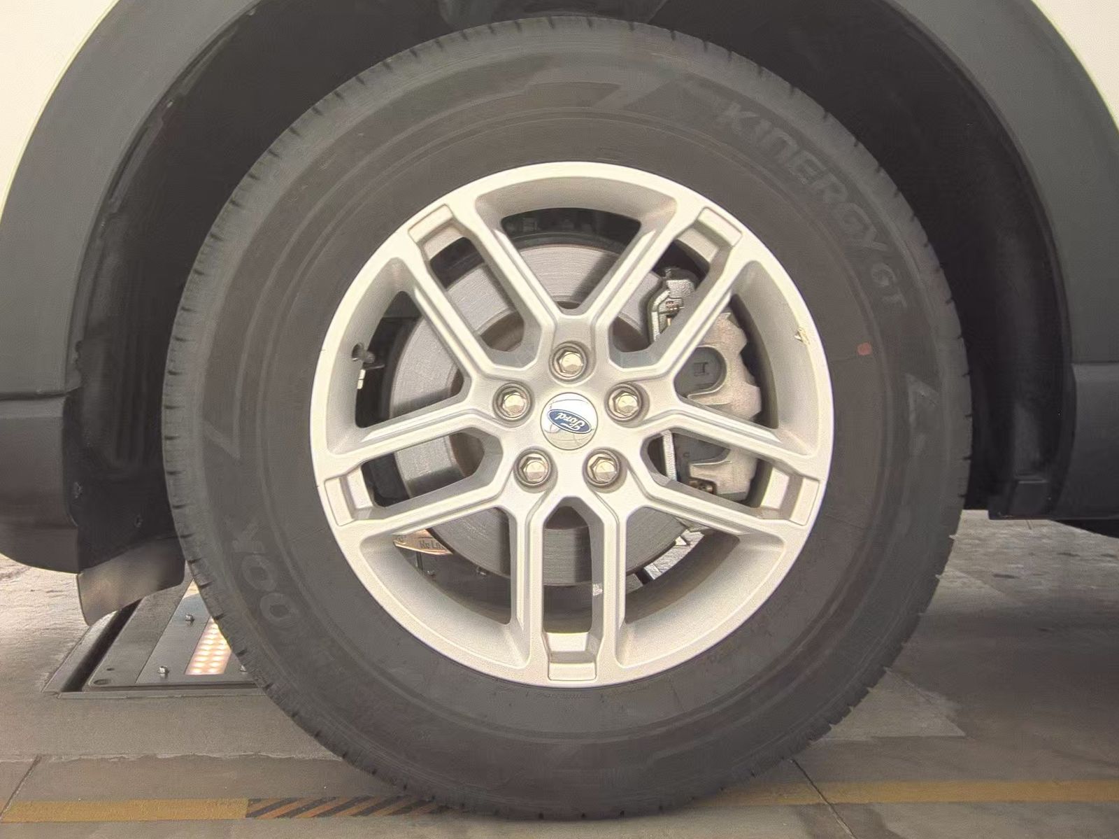 FORD EXPLORER - 10