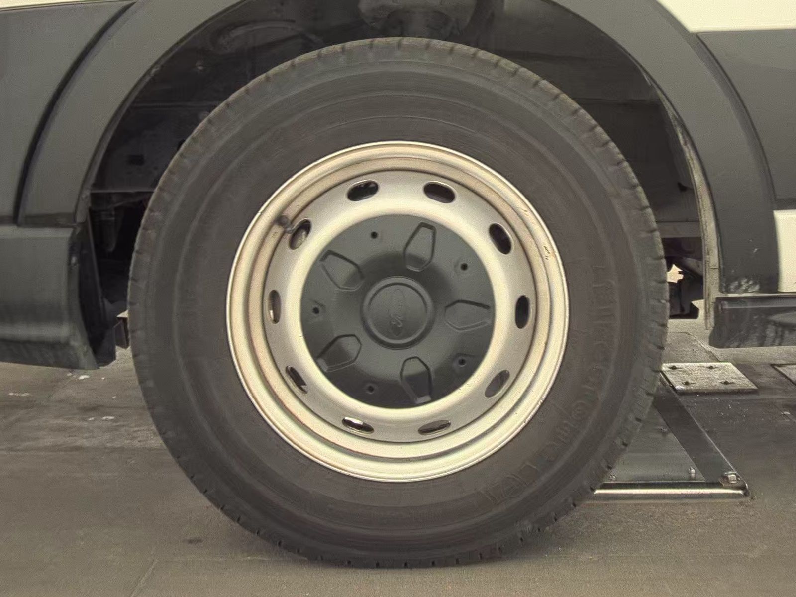 FORD TRANSIT 150 - 10