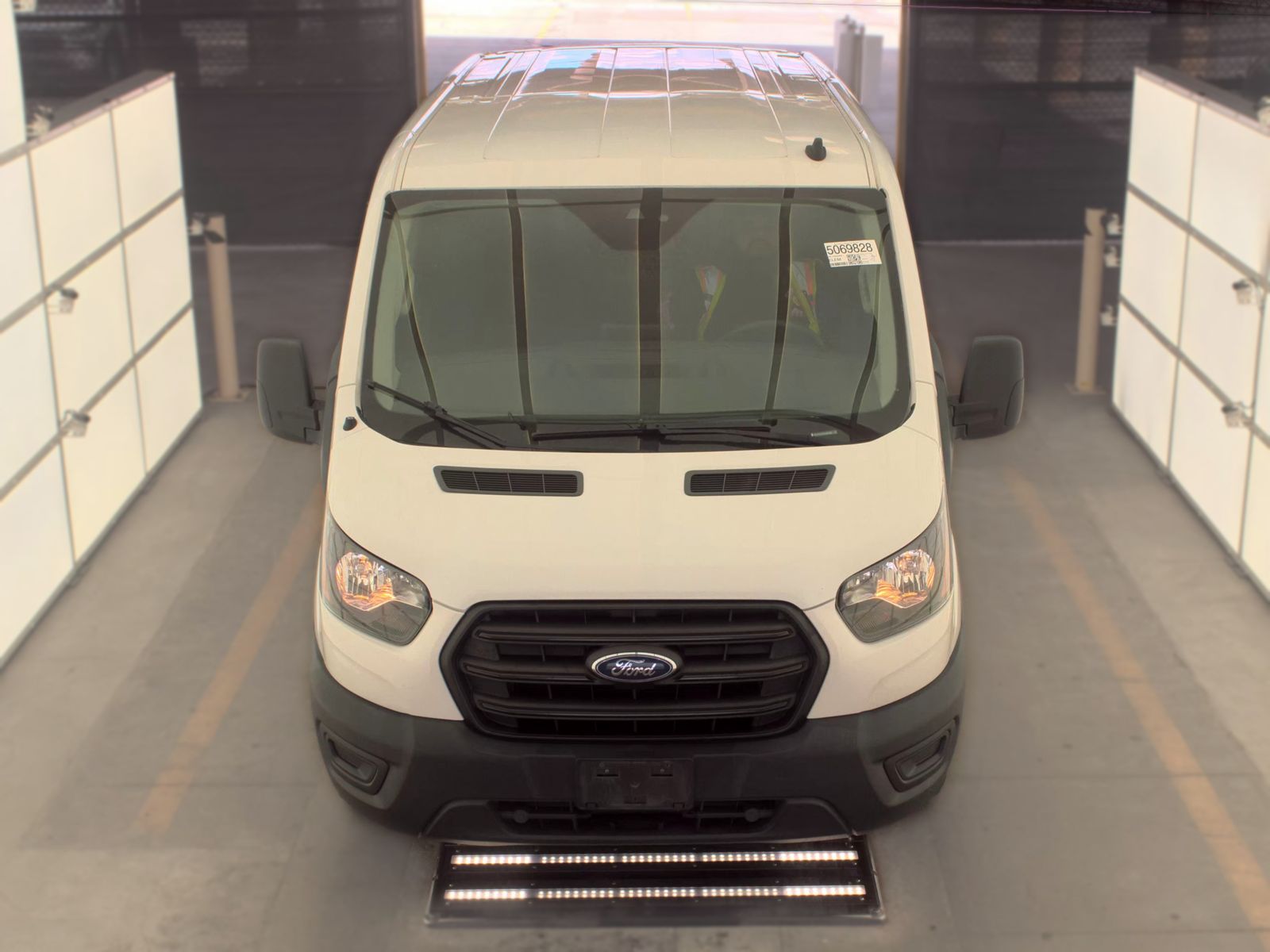 FORD TRANSIT 150 - 3