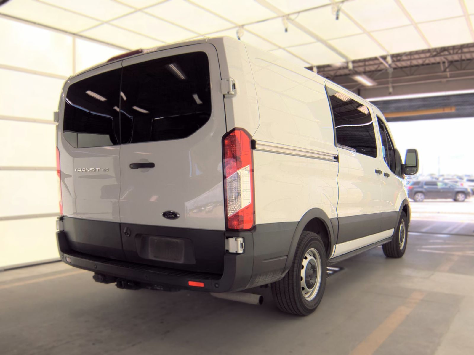 FORD TRANSIT 150 - 6